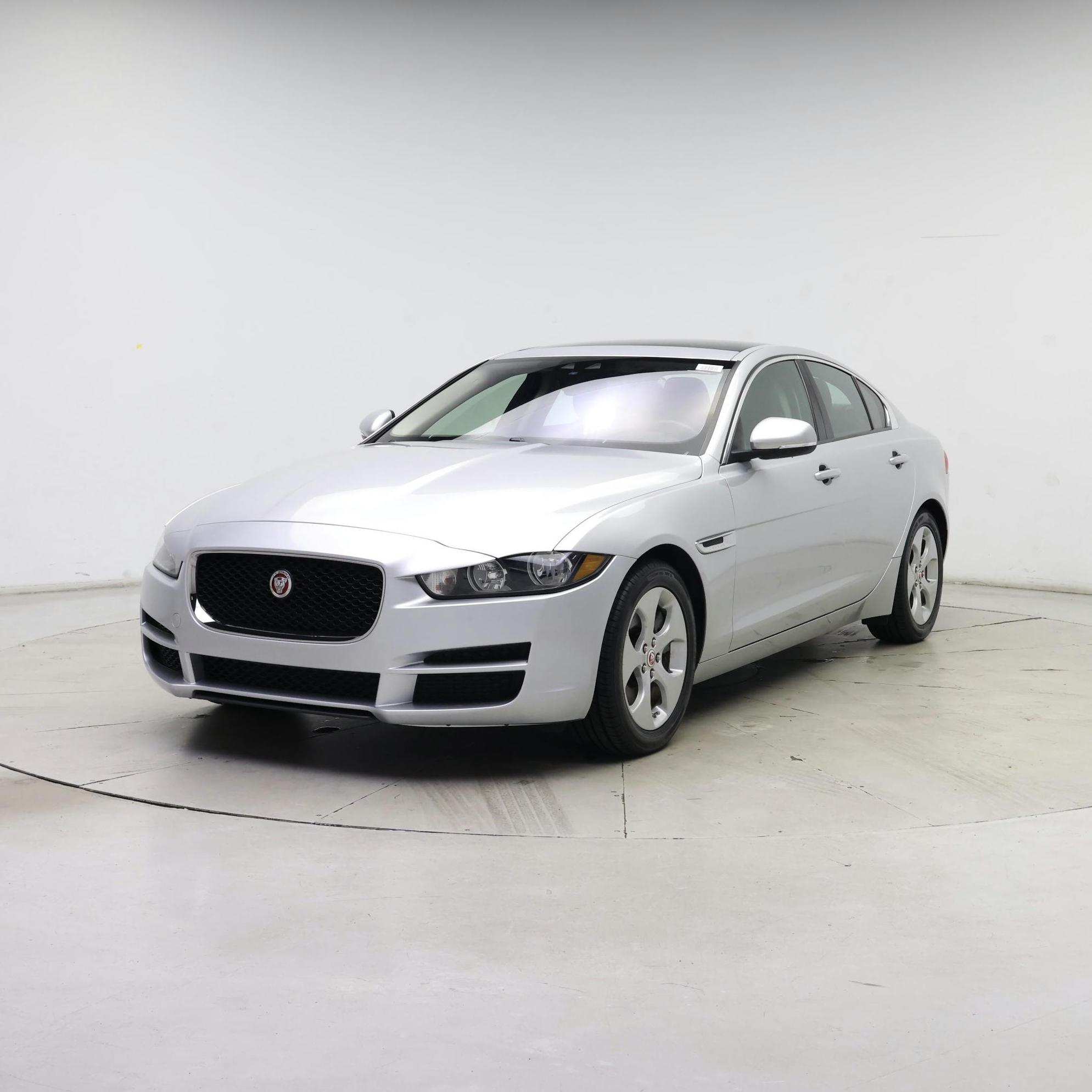 Thumbnail: 2017 Jaguar XE - 4