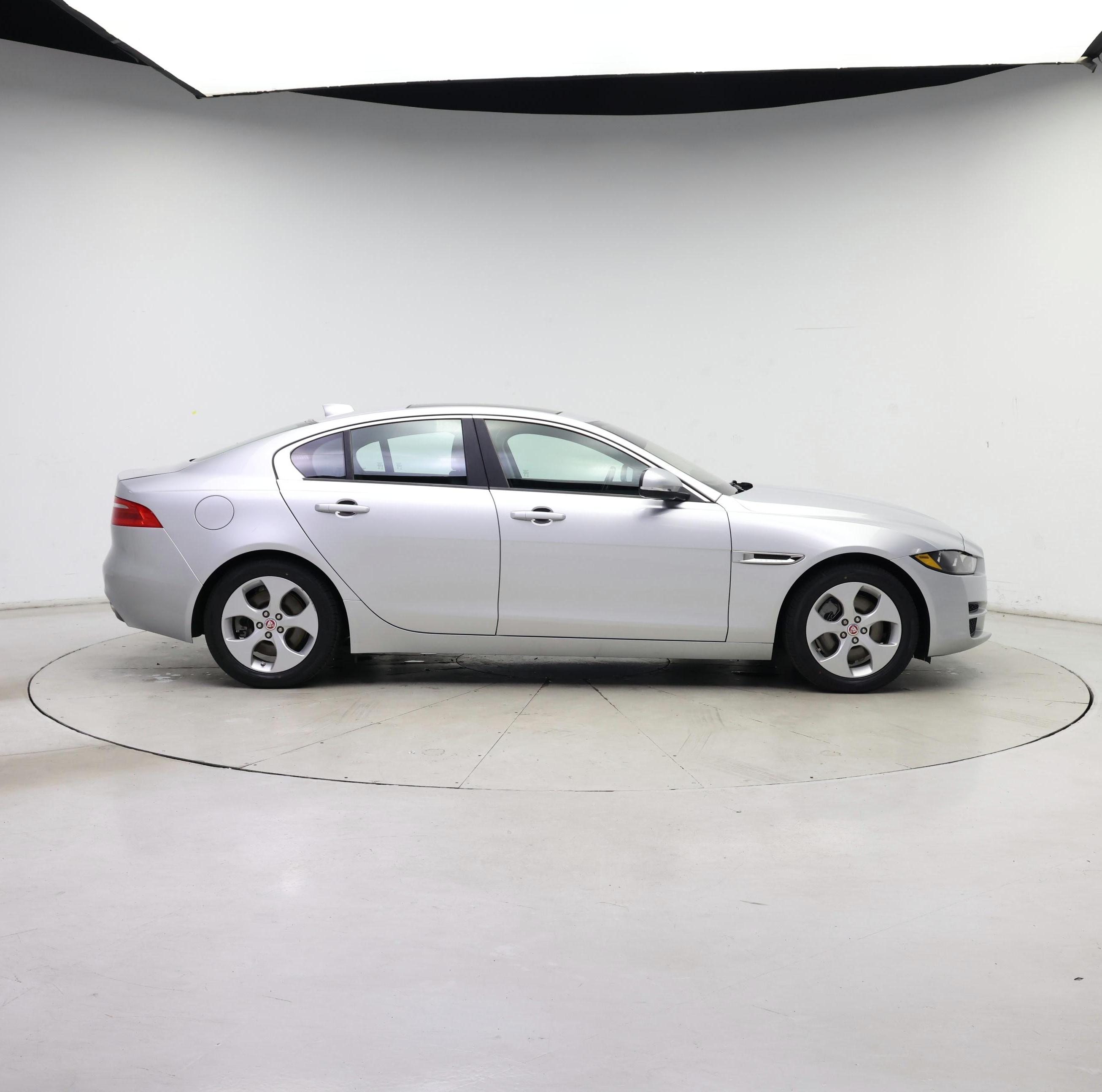 Thumbnail: 2017 Jaguar XE - 7