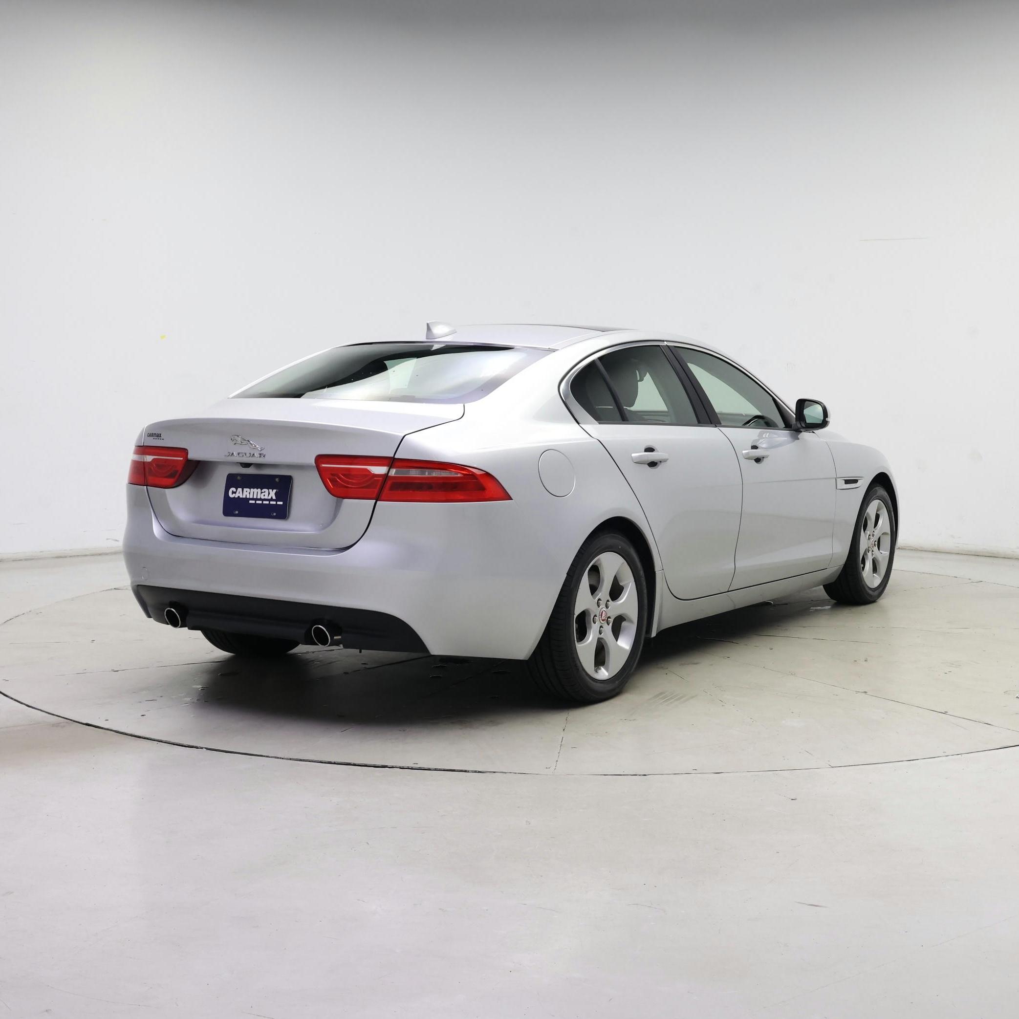 Thumbnail: 2017 Jaguar XE - 8