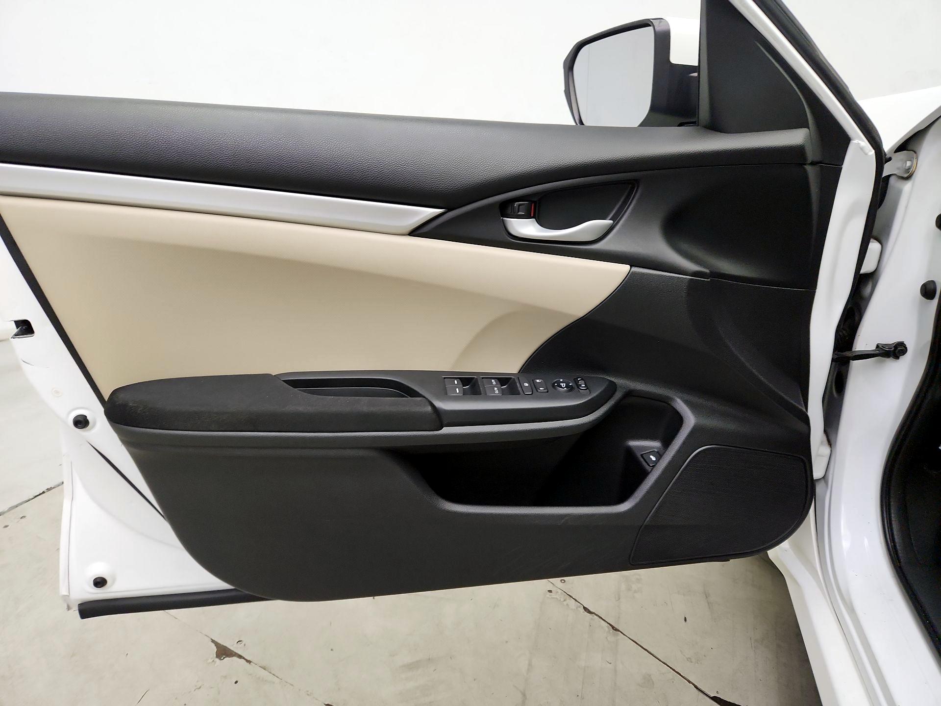 Thumbnail: 2016 Honda Civic - 12
