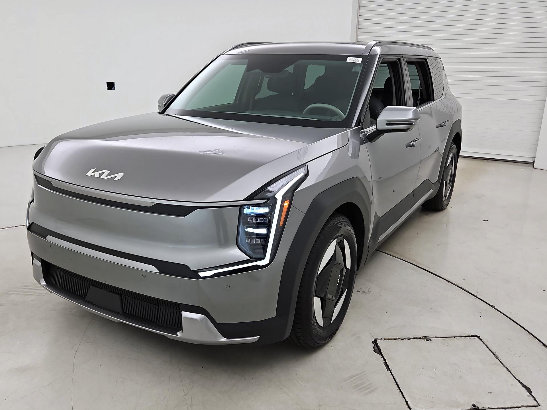 Thumbnail: 2024 Kia EV9 - 3