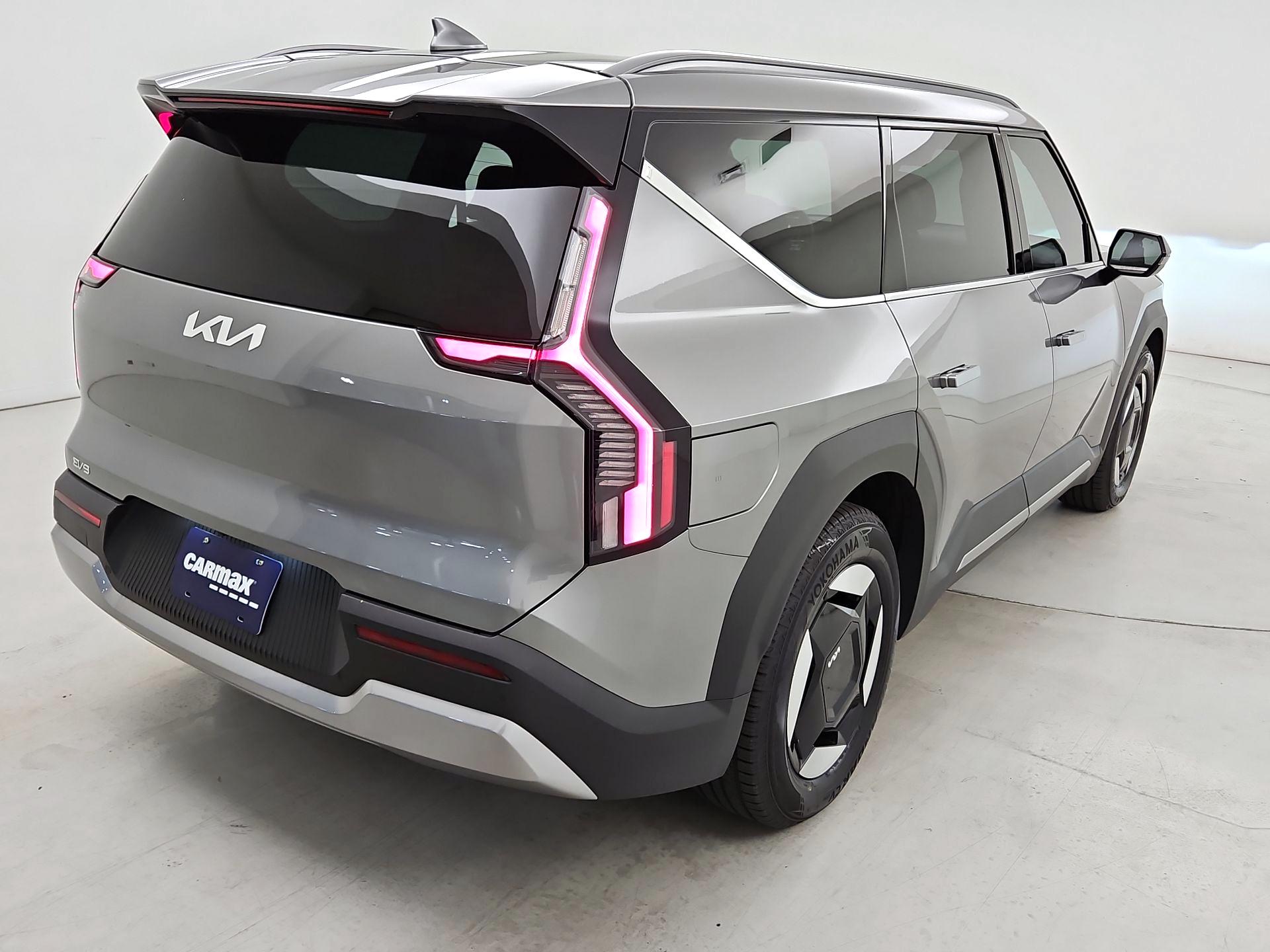 Thumbnail: 2024 Kia EV9 - 5