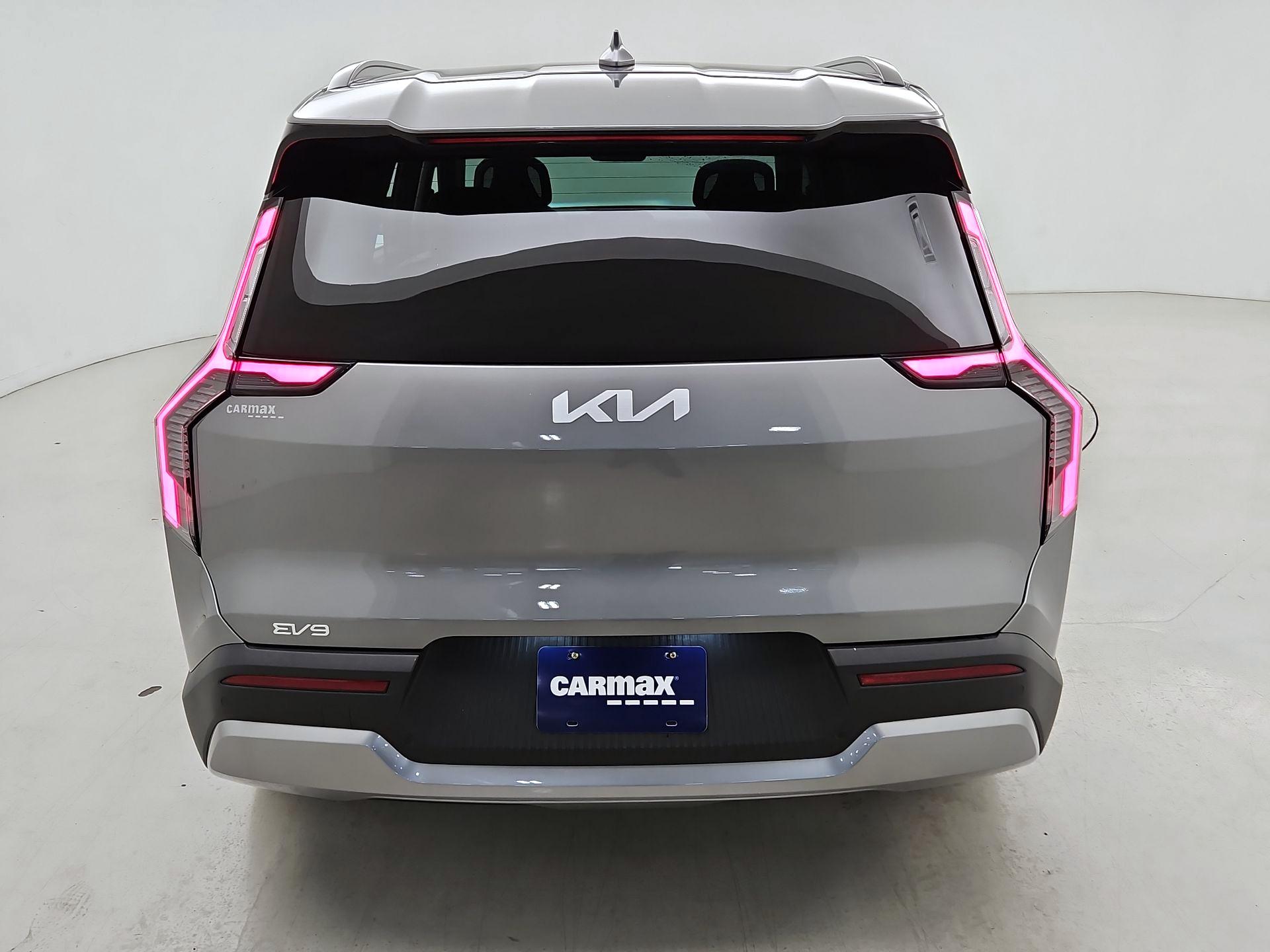 Thumbnail: 2024 Kia EV9 - 6