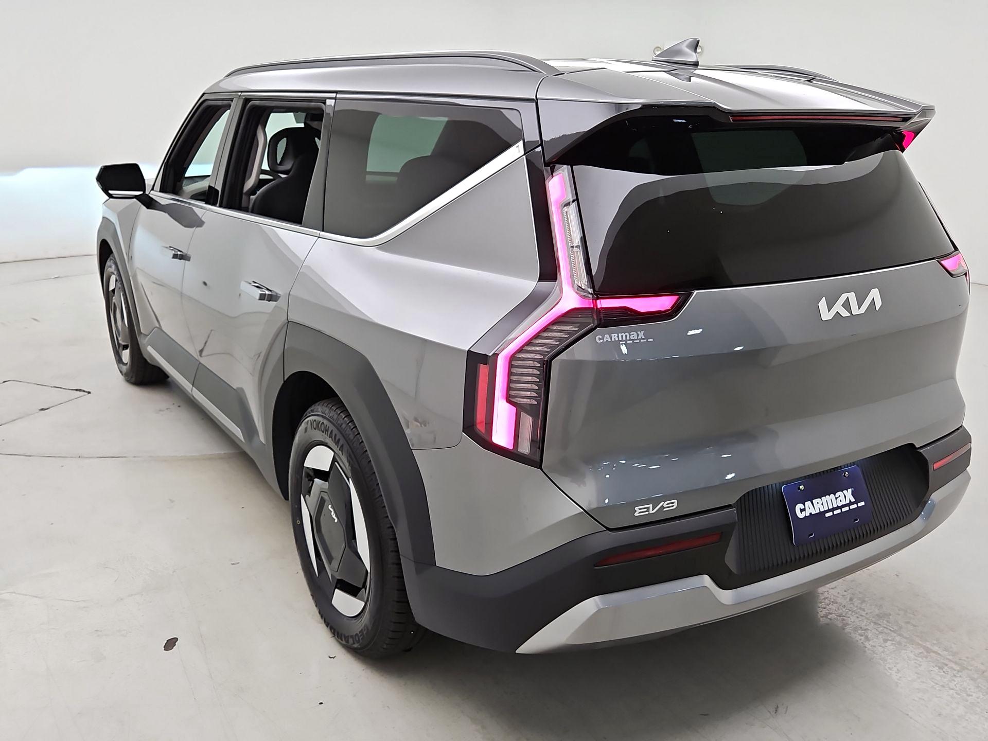 Thumbnail: 2024 Kia EV9 - 7