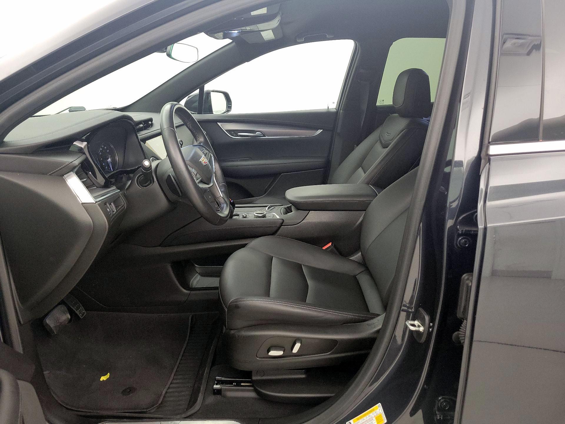 Thumbnail: 2023 Cadillac XT5 - 11