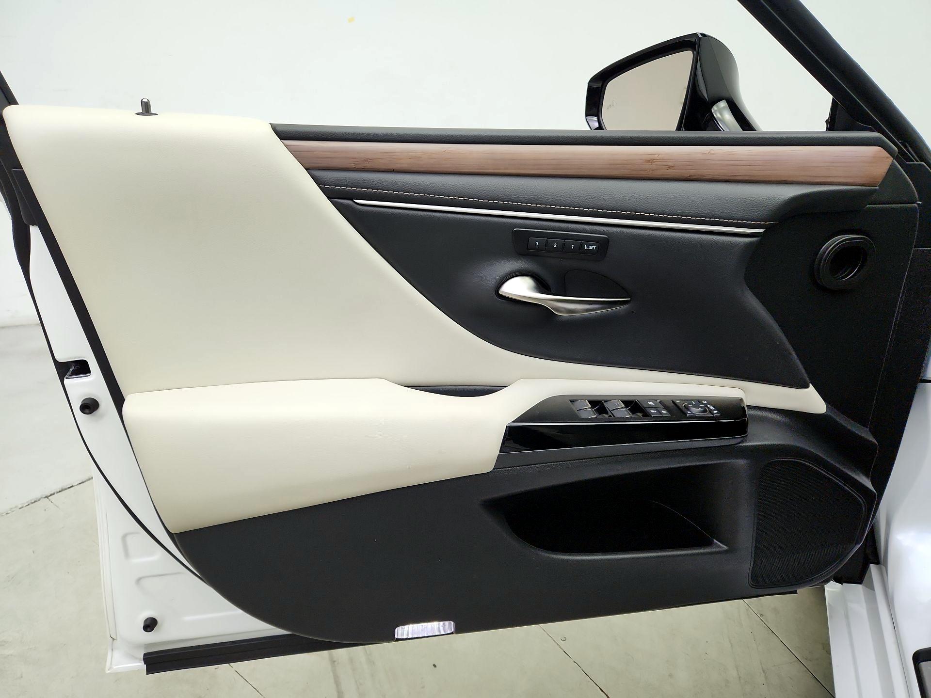 Thumbnail: 2023 Lexus ES - 12