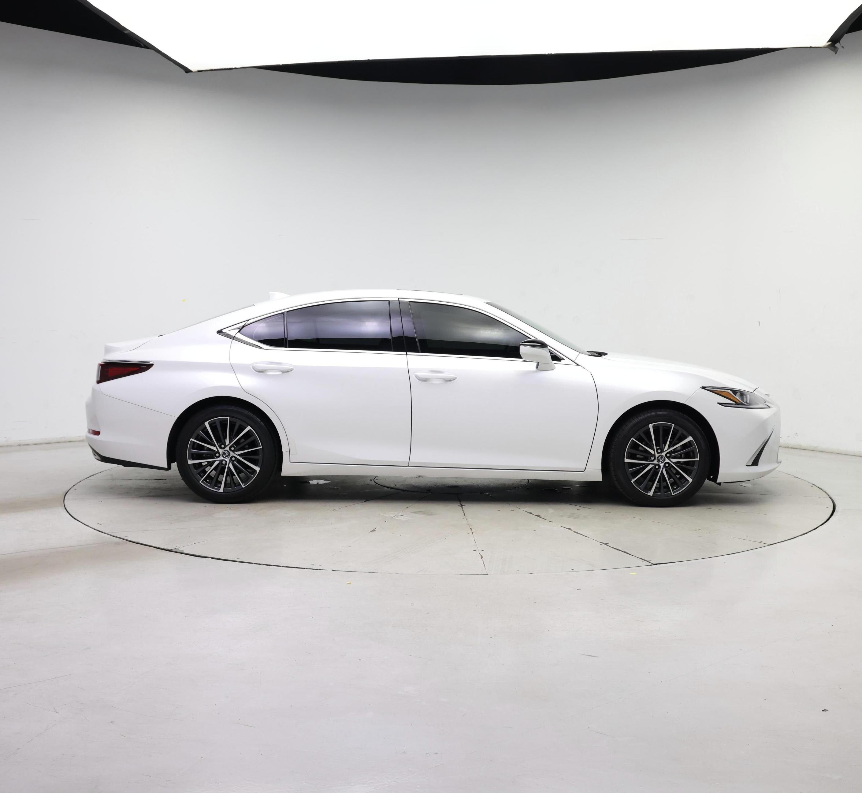 Thumbnail: 2023 Lexus ES - 7