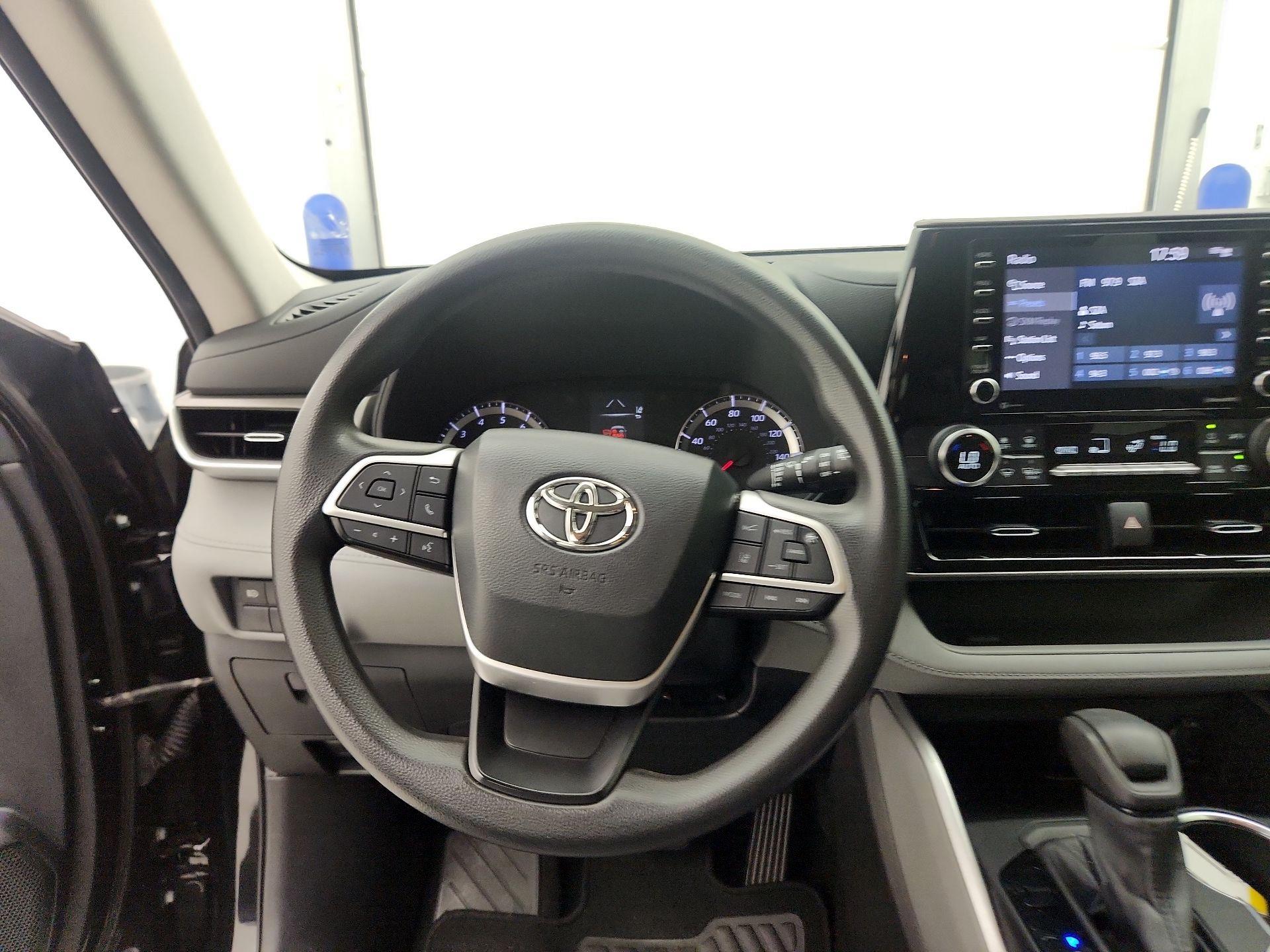 Thumbnail: 2022 Toyota Highlander - 10