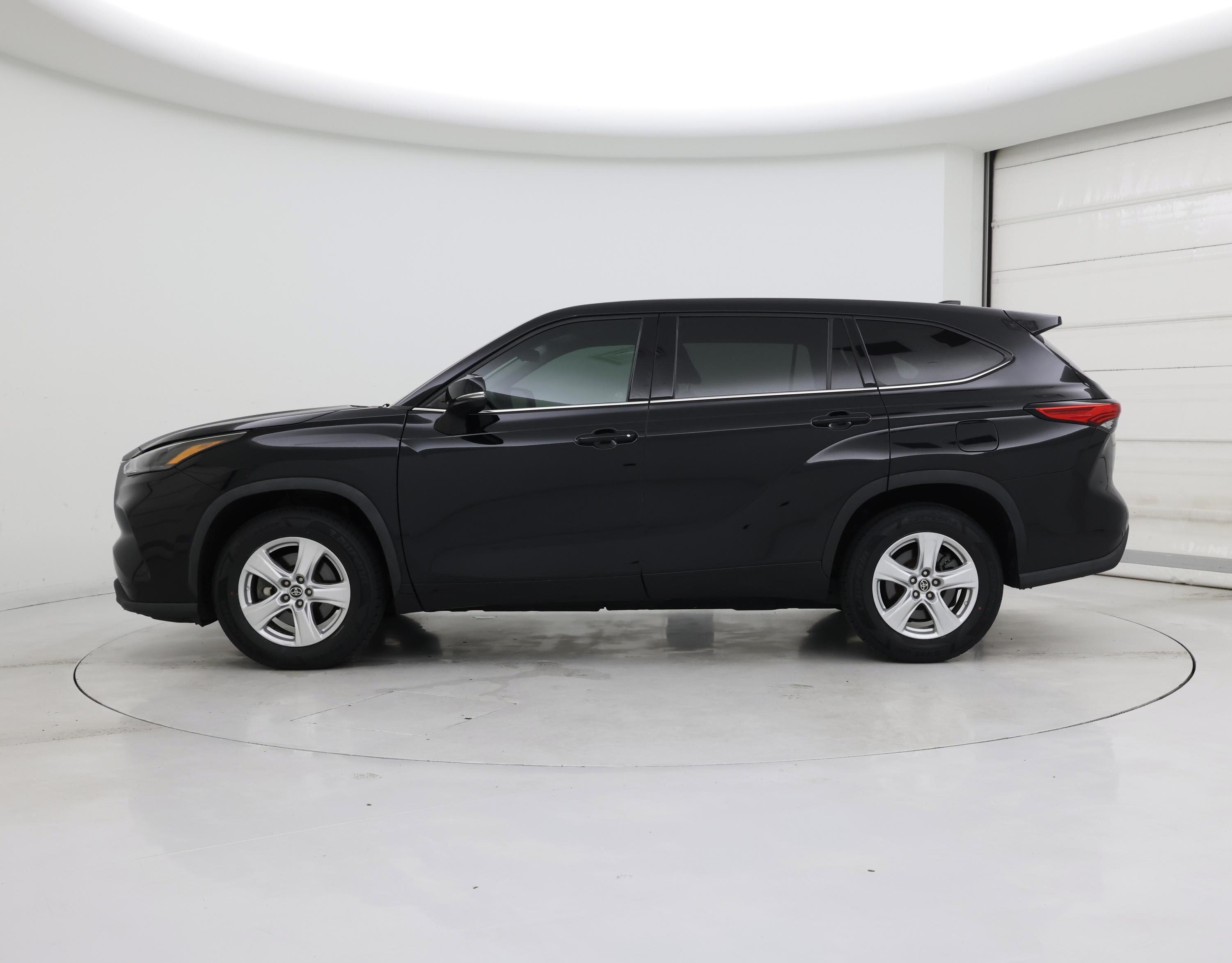 Thumbnail: 2022 Toyota Highlander - 3