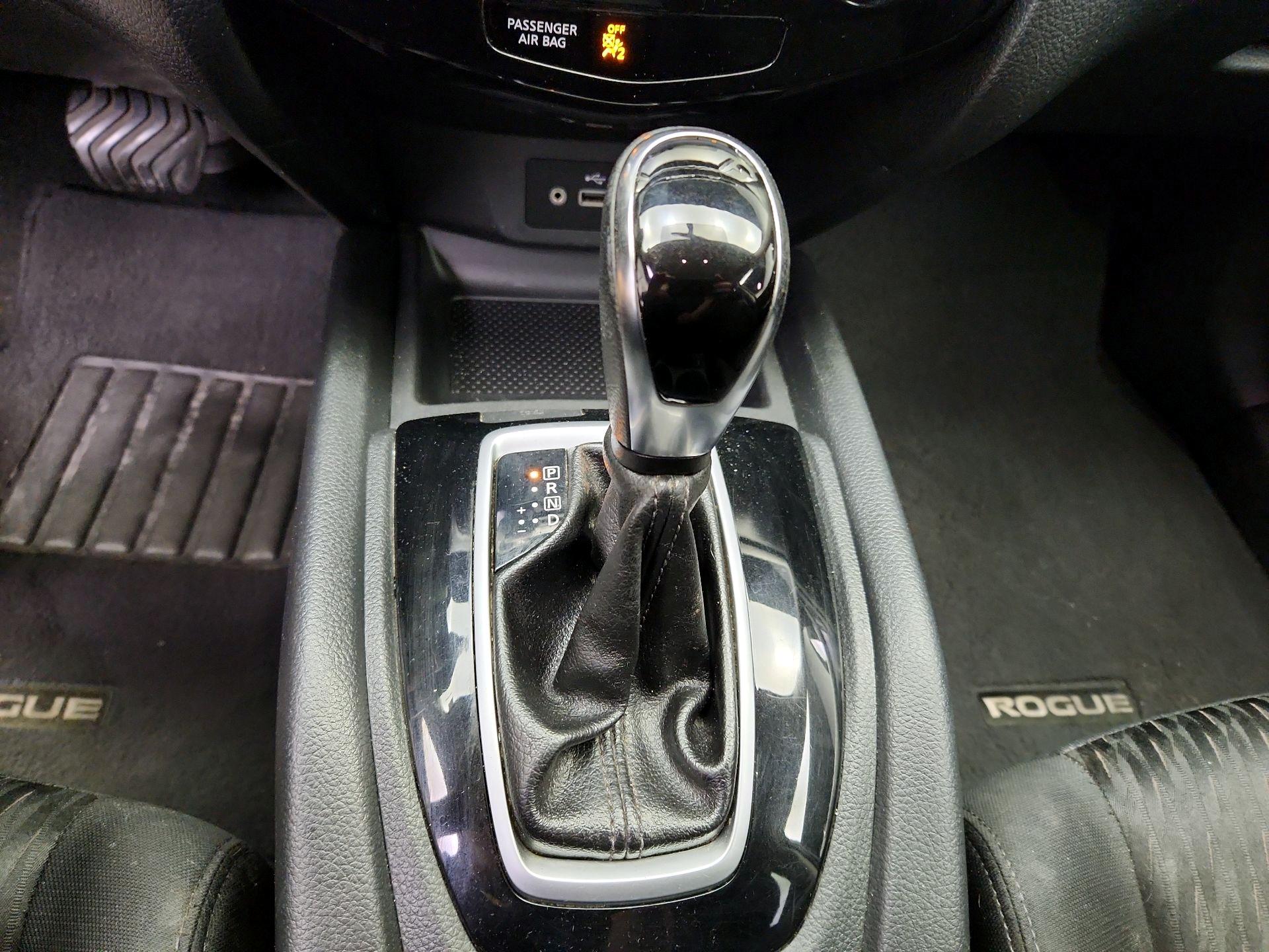Thumbnail: 2018 Nissan Rogue - 17