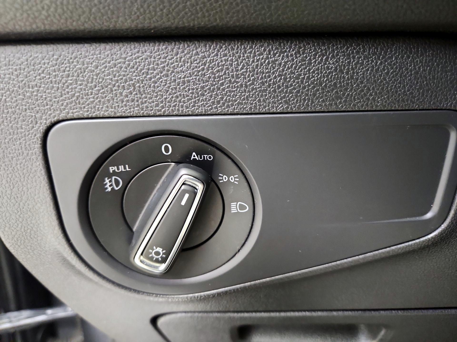 Thumbnail: 2020 Volkswagen Tiguan - 12