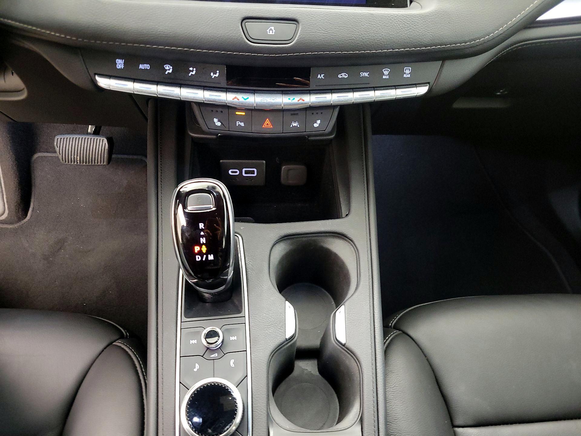 Thumbnail: 2022 Cadillac XT4 - 17