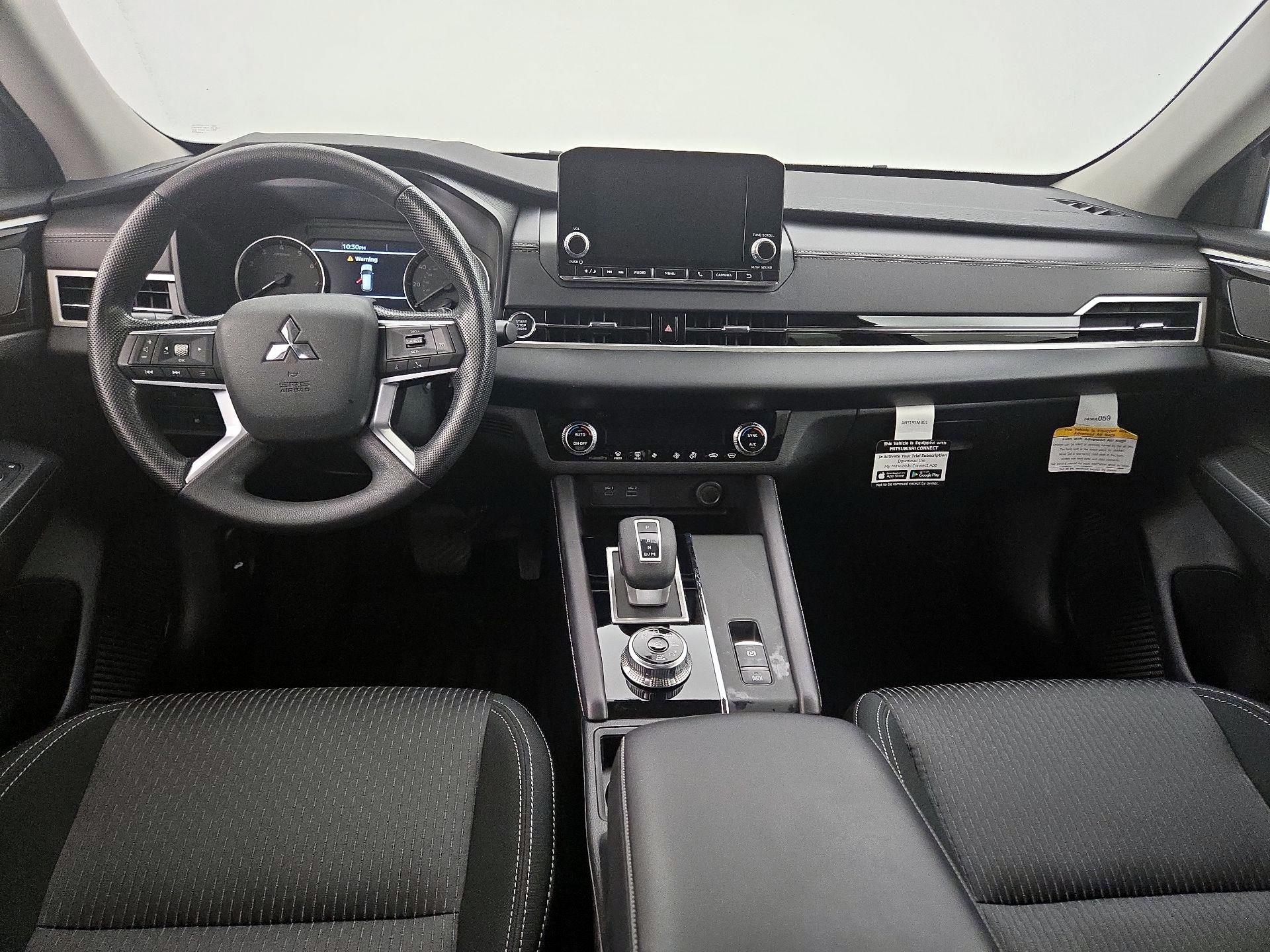 Thumbnail: 2024 Mitsubishi Outlander - 9