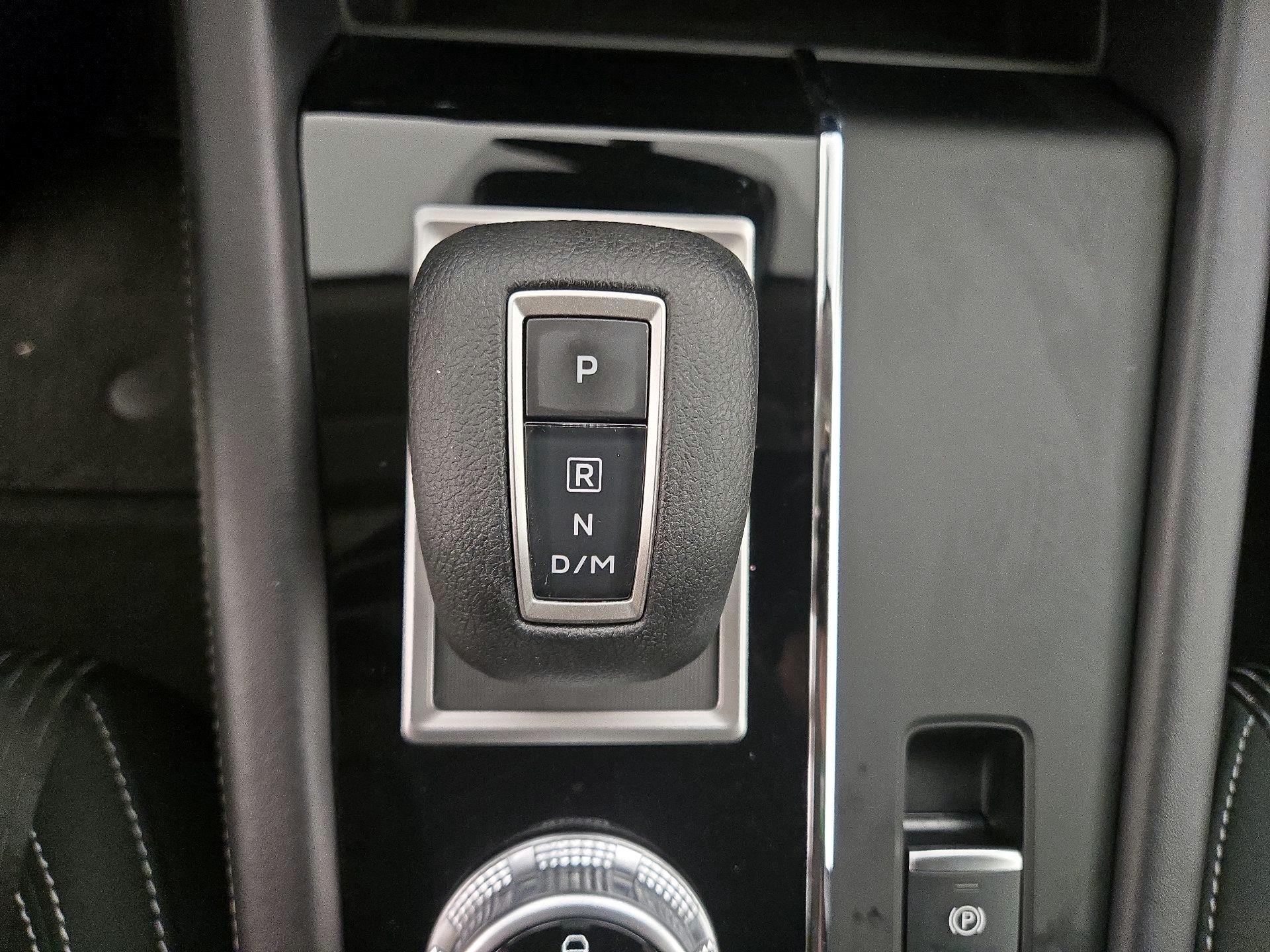Thumbnail: 2024 Mitsubishi Outlander - 17