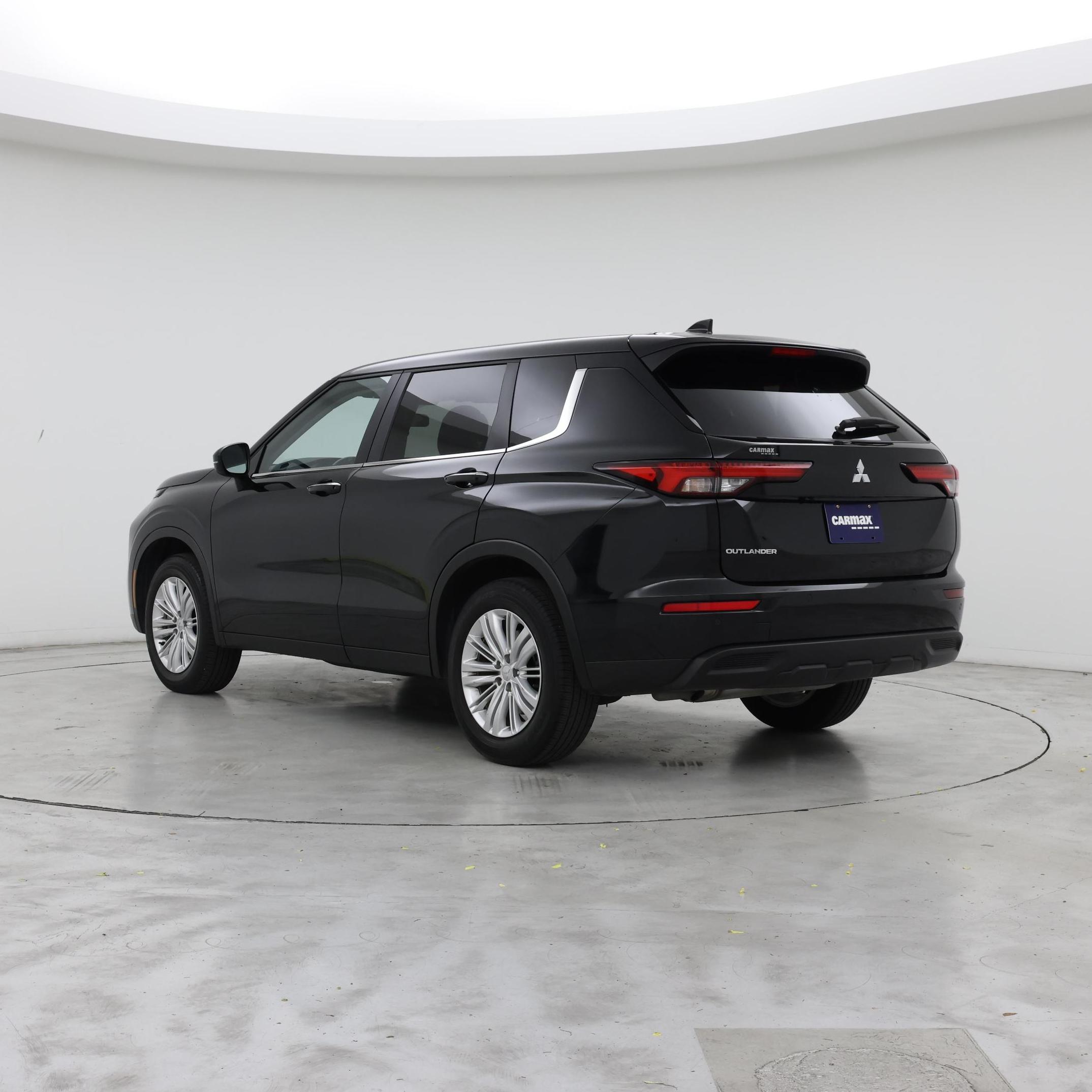 Thumbnail: 2024 Mitsubishi Outlander - 2