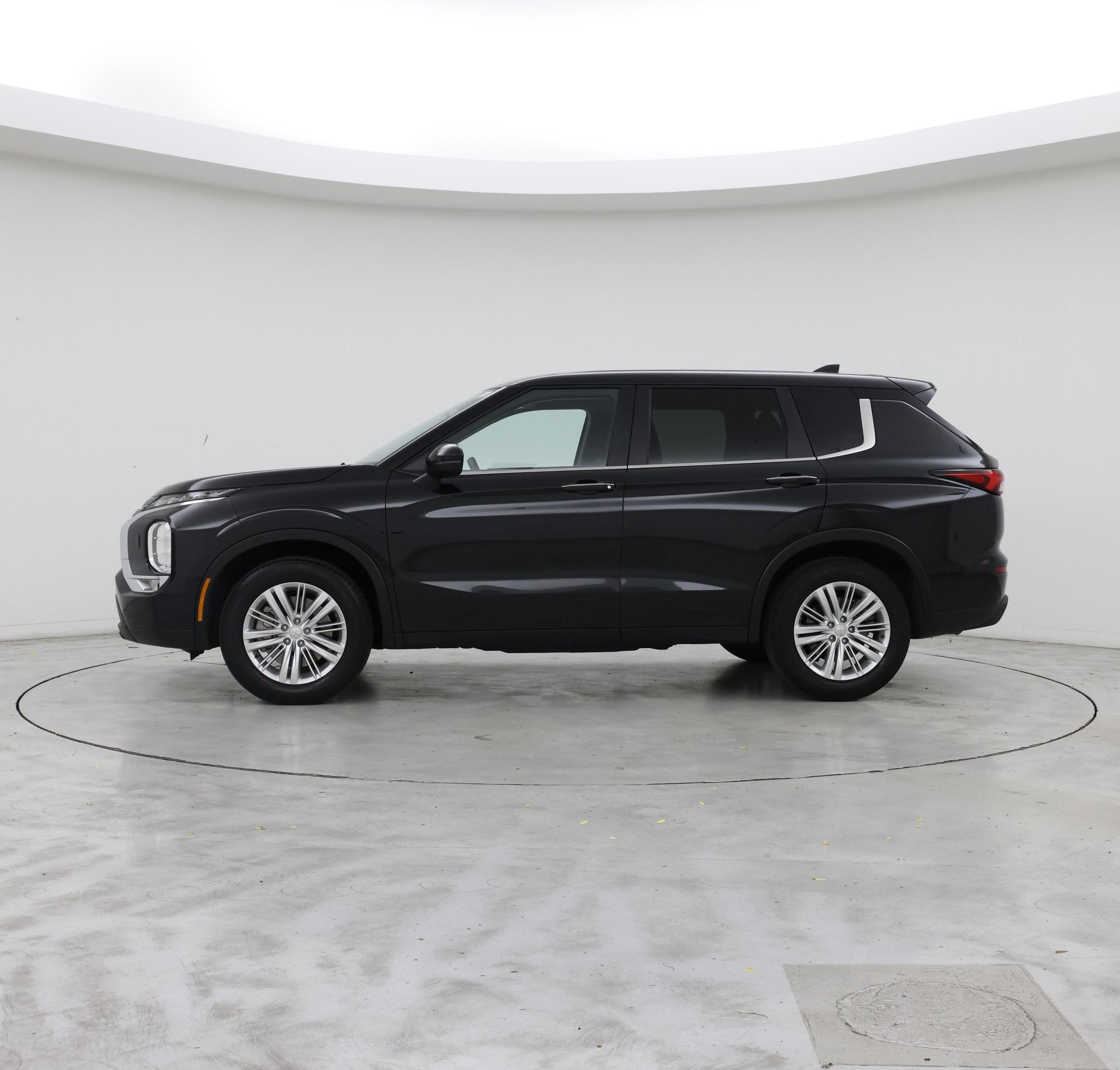 Thumbnail: 2024 Mitsubishi Outlander - 3