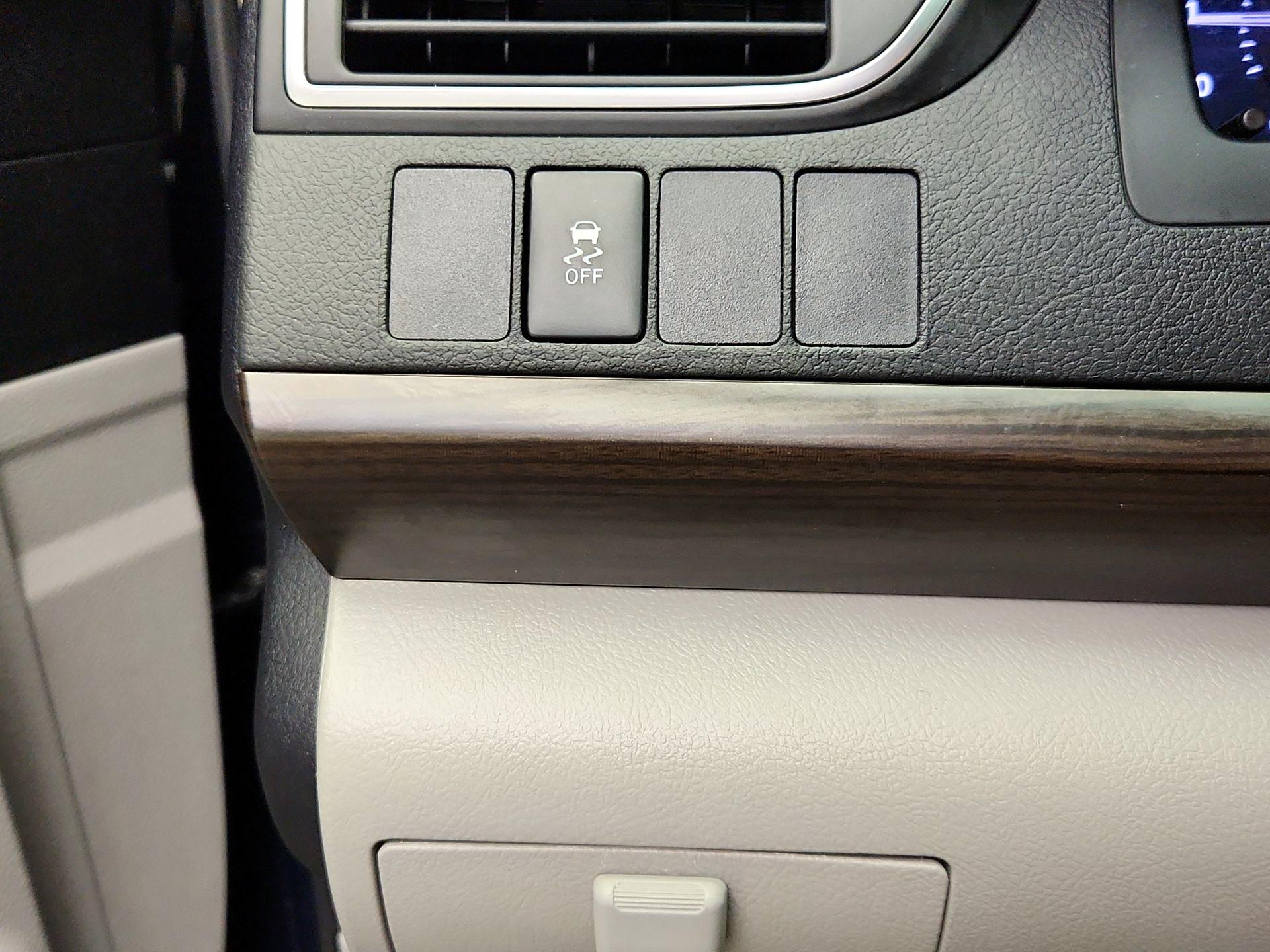 Thumbnail: 2016 Toyota Camry - 13