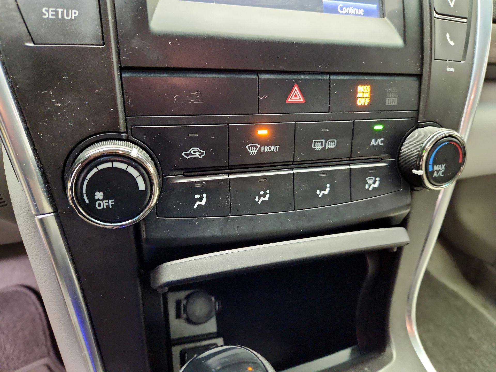 Thumbnail: 2016 Toyota Camry - 16