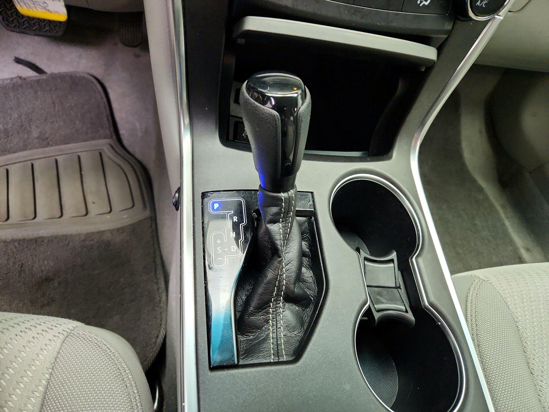 Thumbnail: 2016 Toyota Camry - 17
