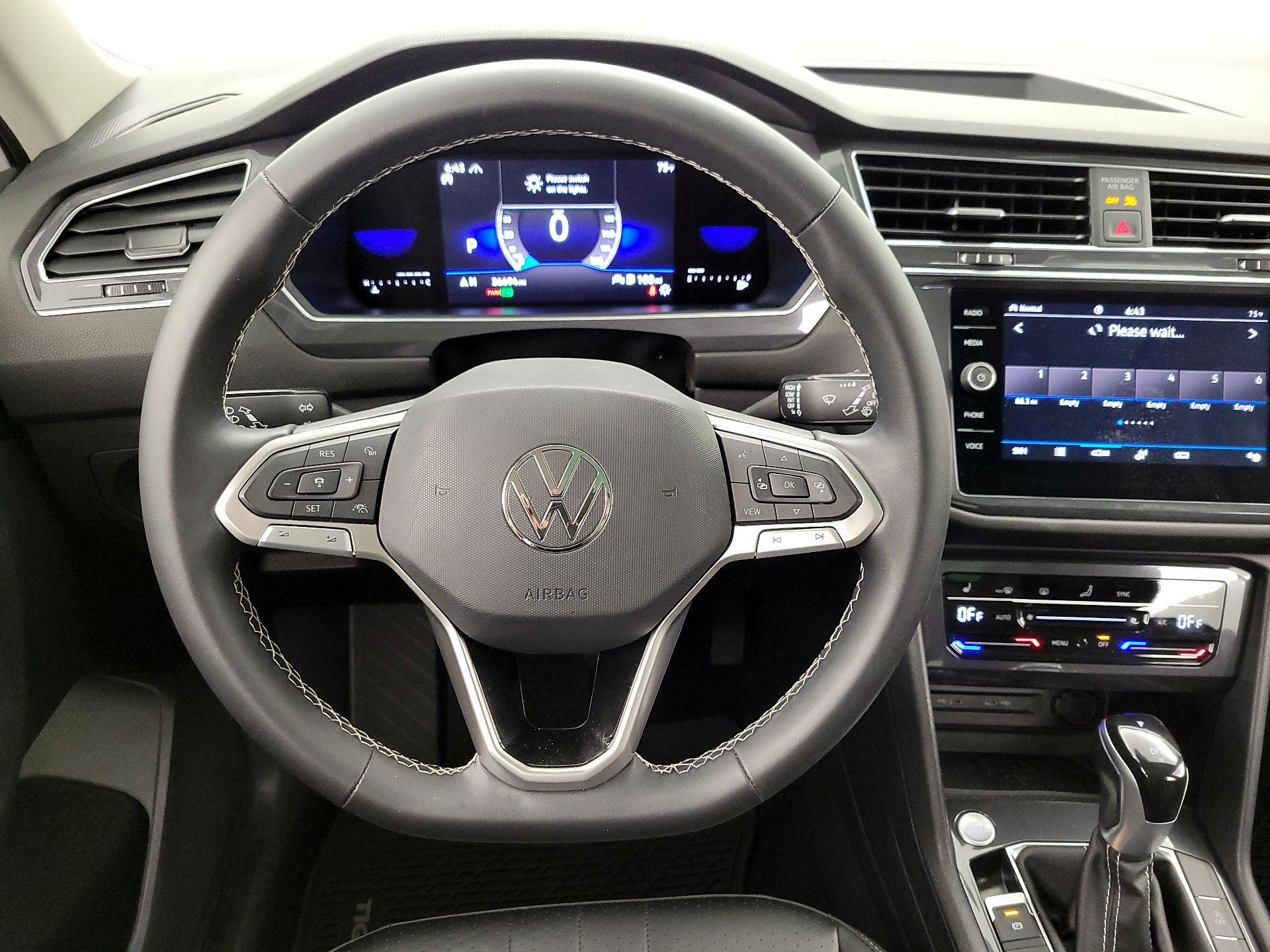Thumbnail: 2023 Volkswagen Tiguan - 10