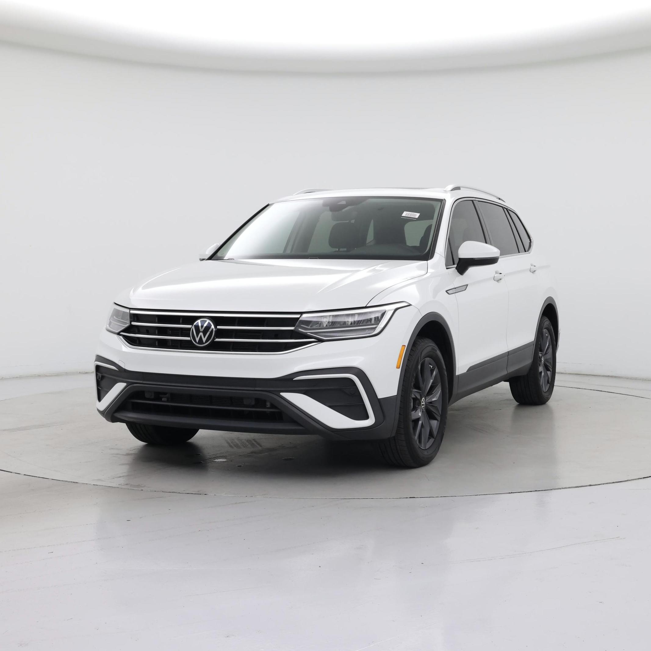 Thumbnail: 2023 Volkswagen Tiguan - 4