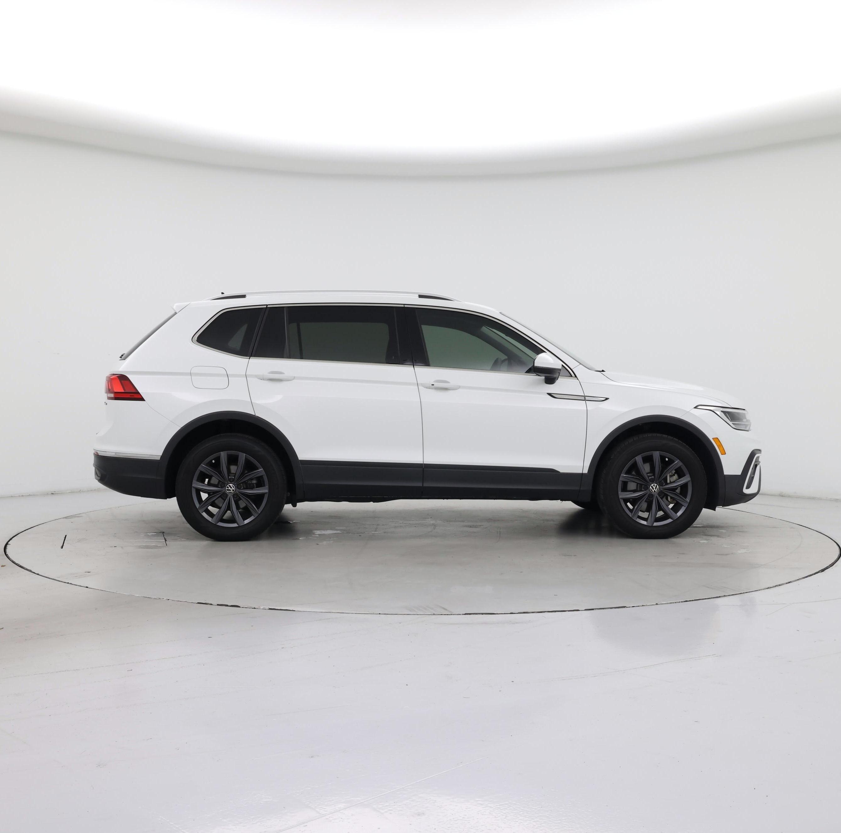 Thumbnail: 2023 Volkswagen Tiguan - 7