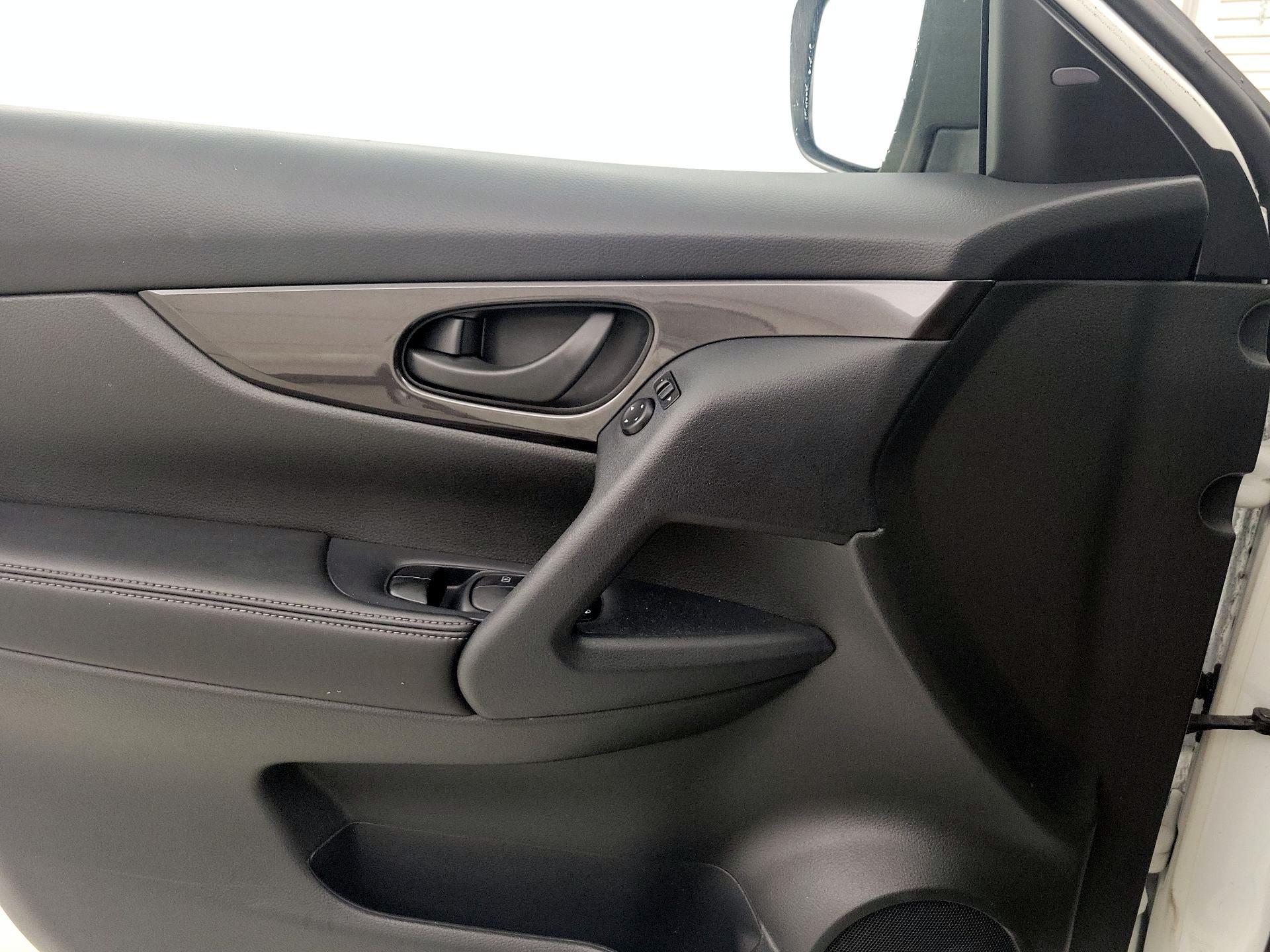 Thumbnail: 2019 Nissan Rogue - 12