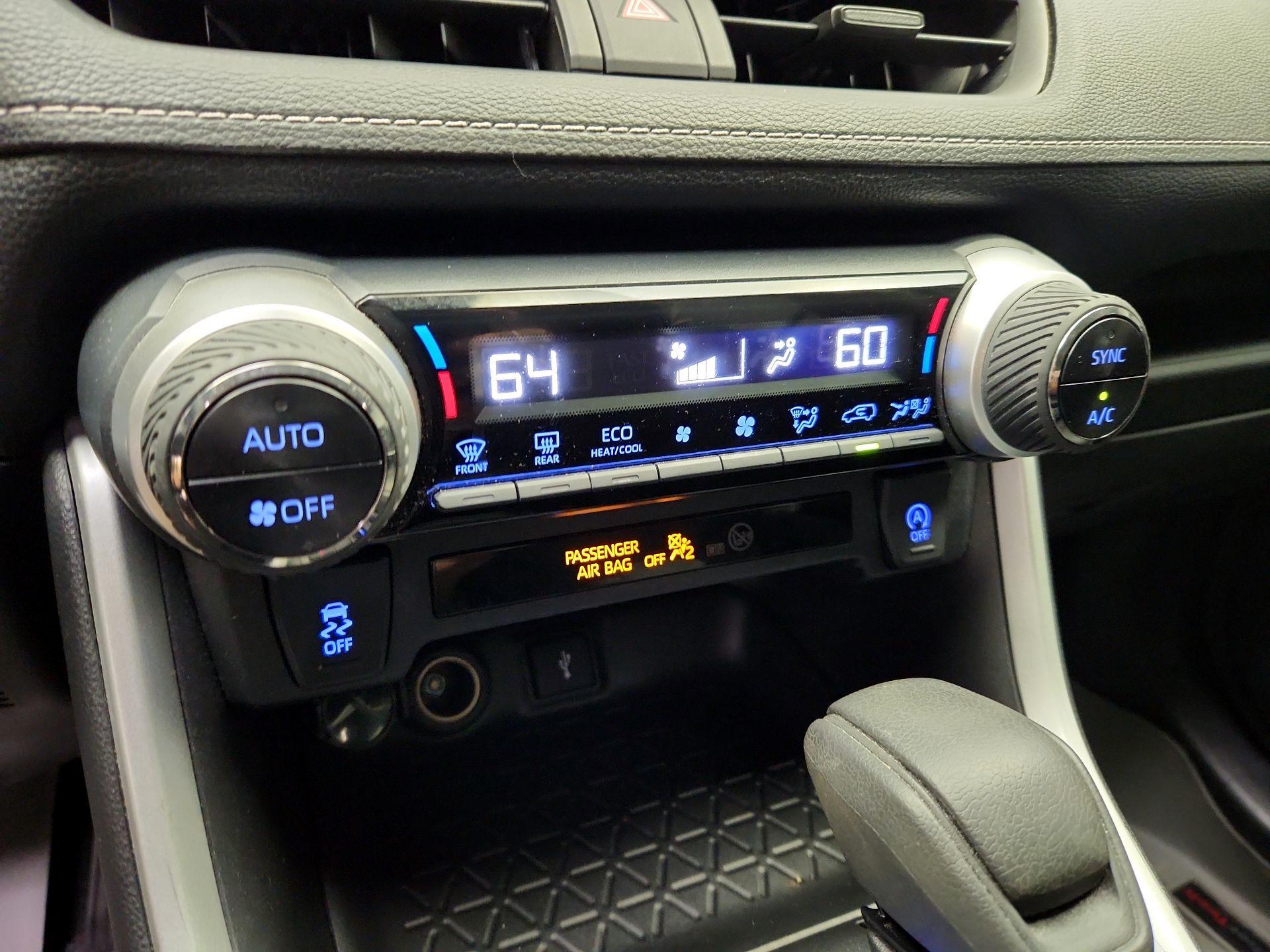 Thumbnail: 2020 Toyota RAV4 - 16