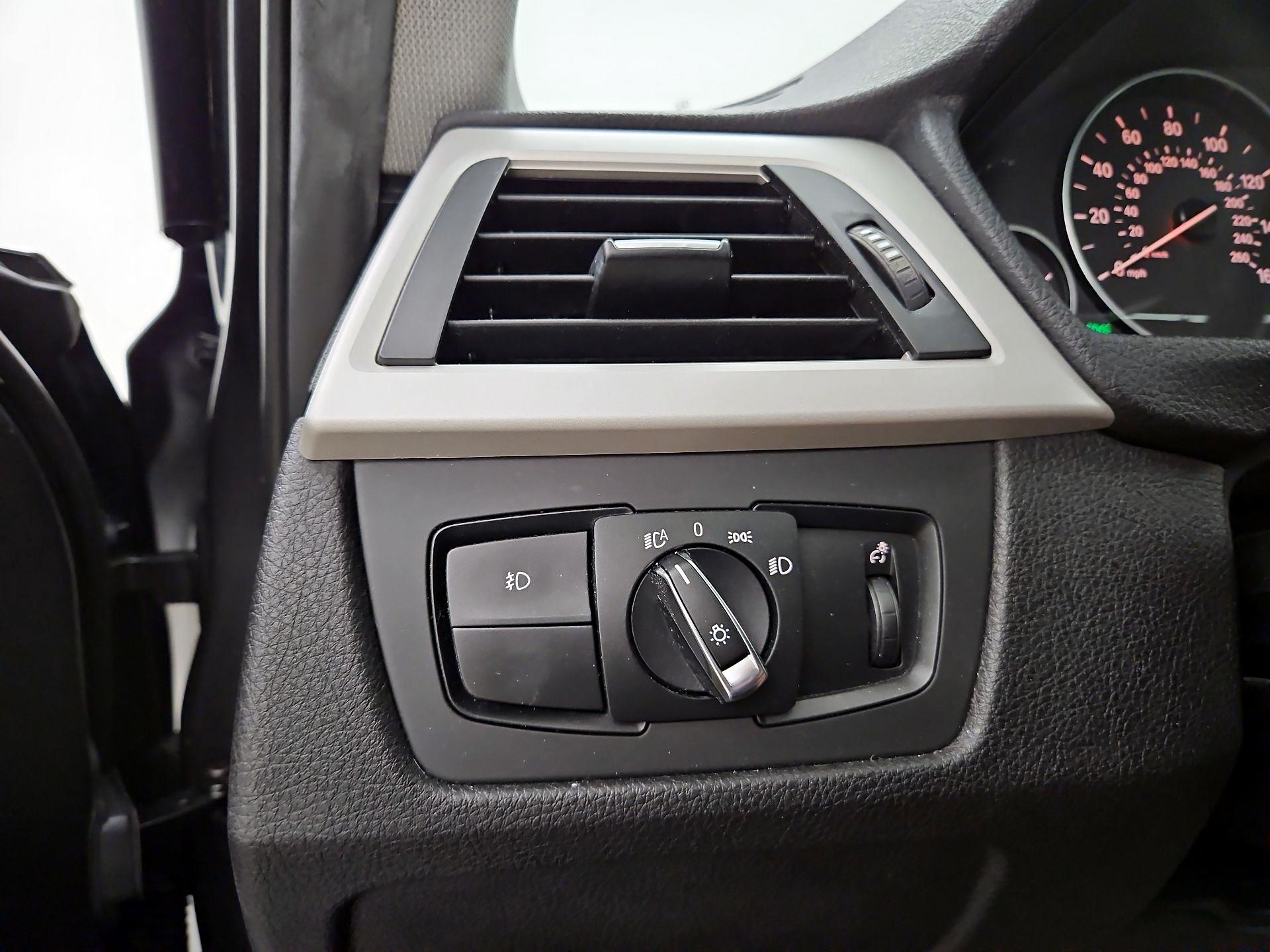 Thumbnail: 2016 BMW 3 Series - 13