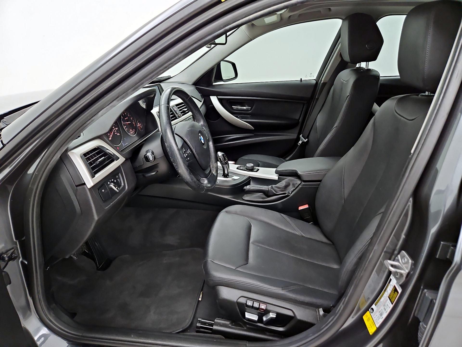 Thumbnail: 2016 BMW 3 Series - 18