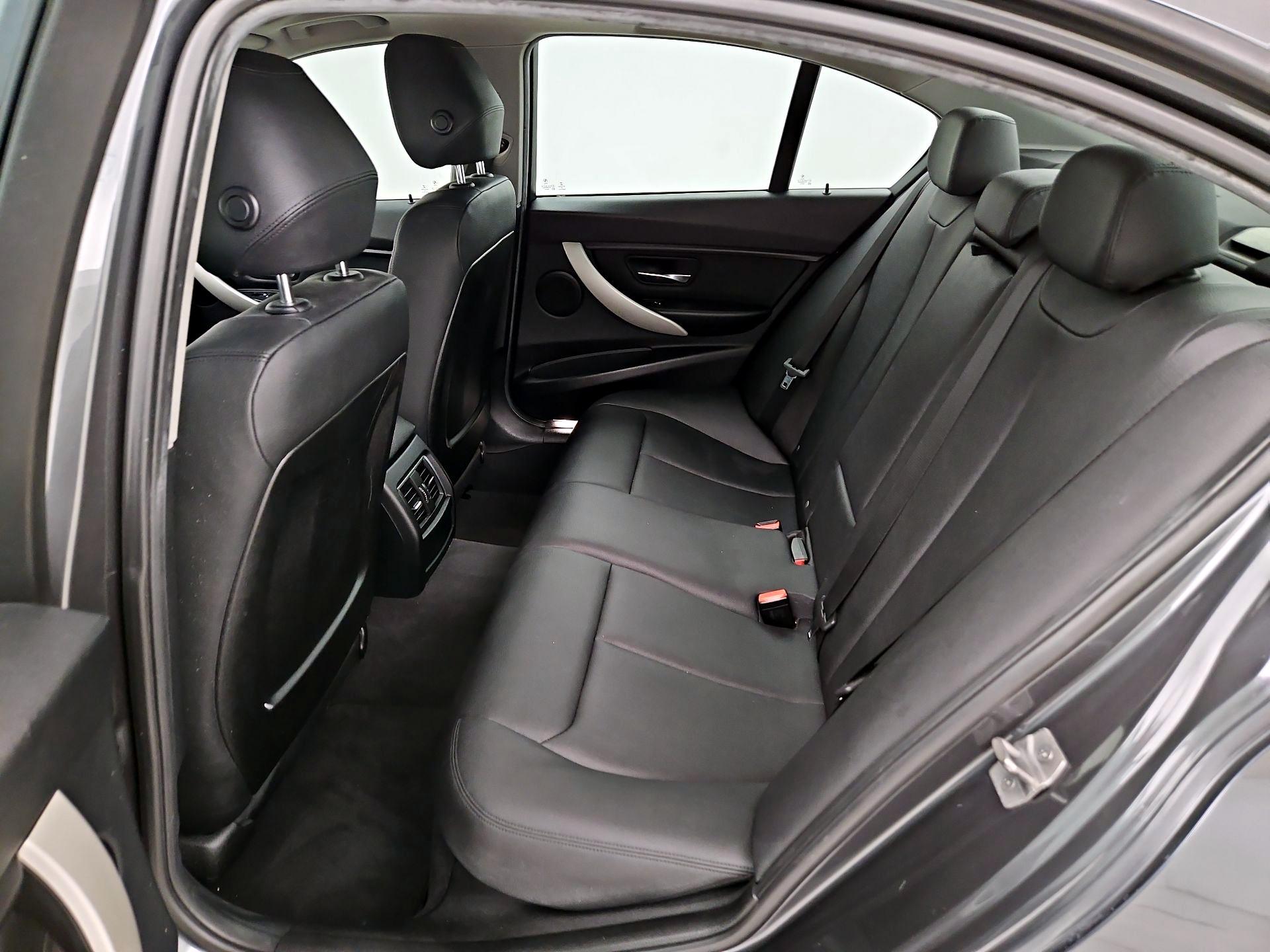 Thumbnail: 2016 BMW 3 Series - 19