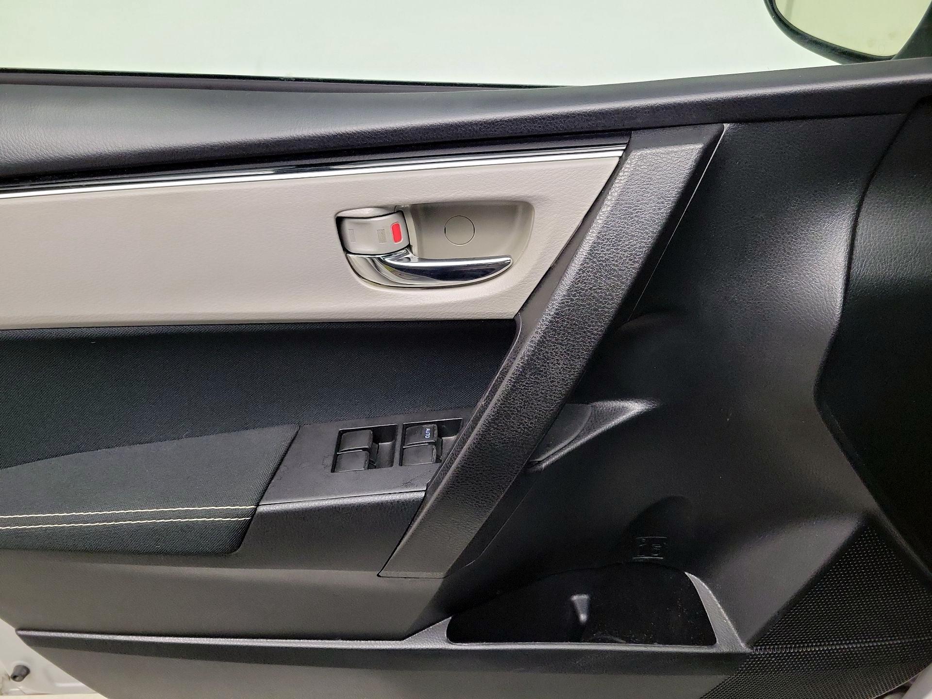 Thumbnail: 2018 Toyota Corolla - 12