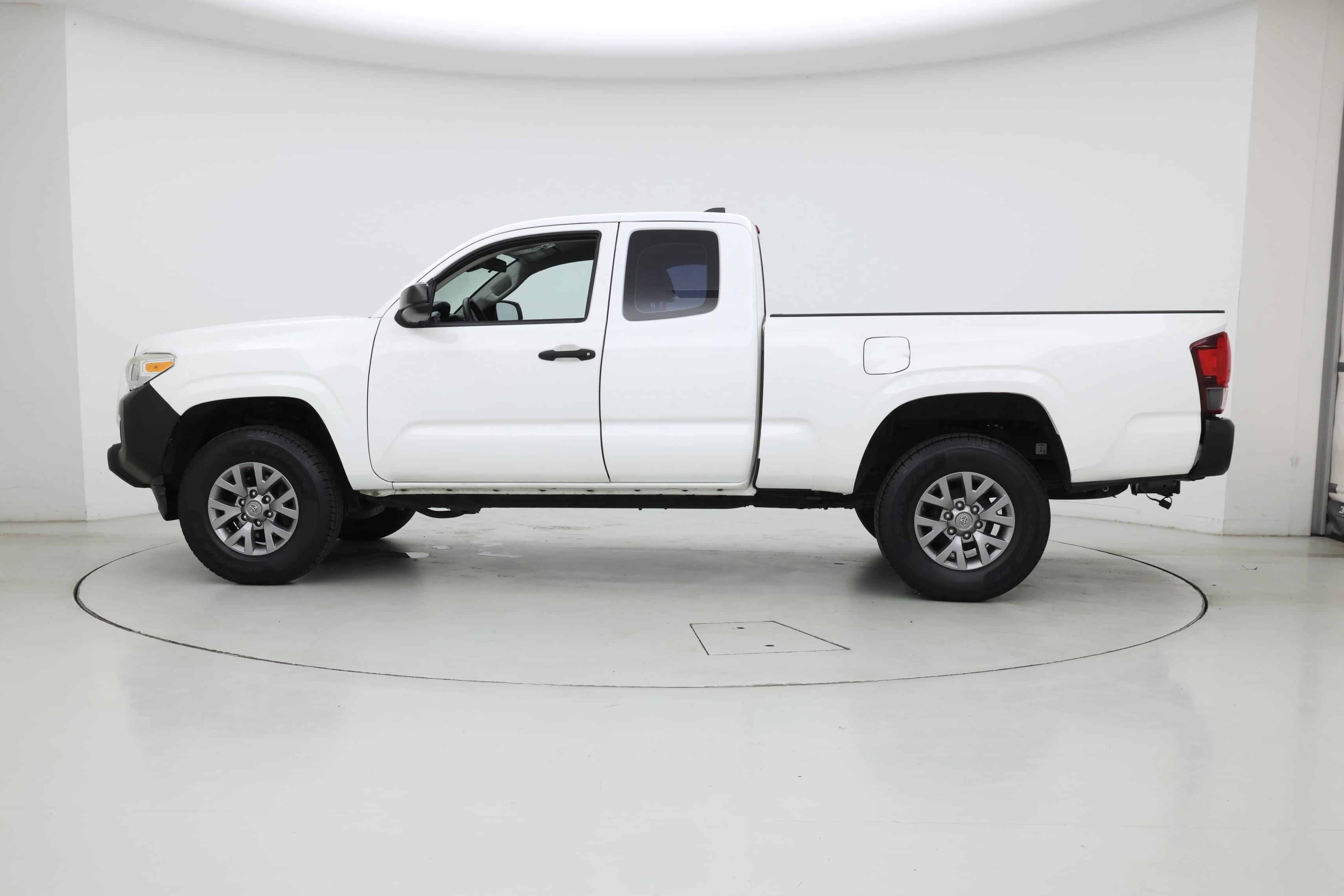 Thumbnail: 2018 Toyota Tacoma - 3