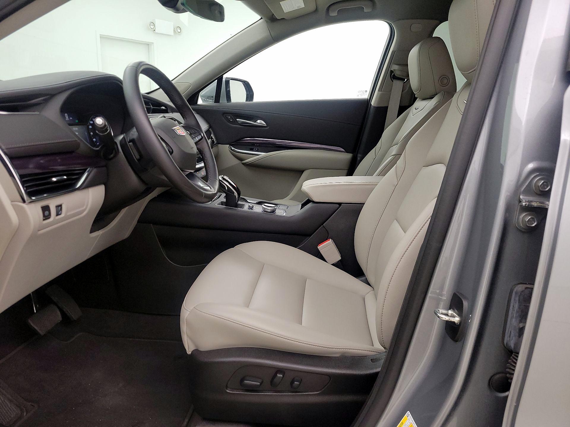 Thumbnail: 2023 Cadillac XT4 - 11