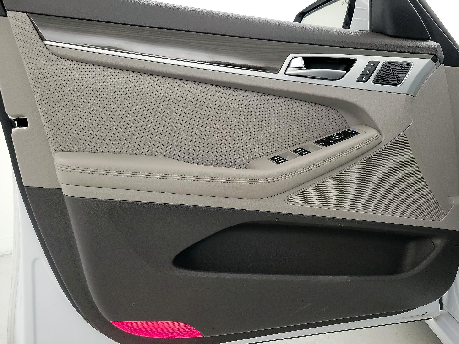 Thumbnail: 2019 Genesis G80 - 12
