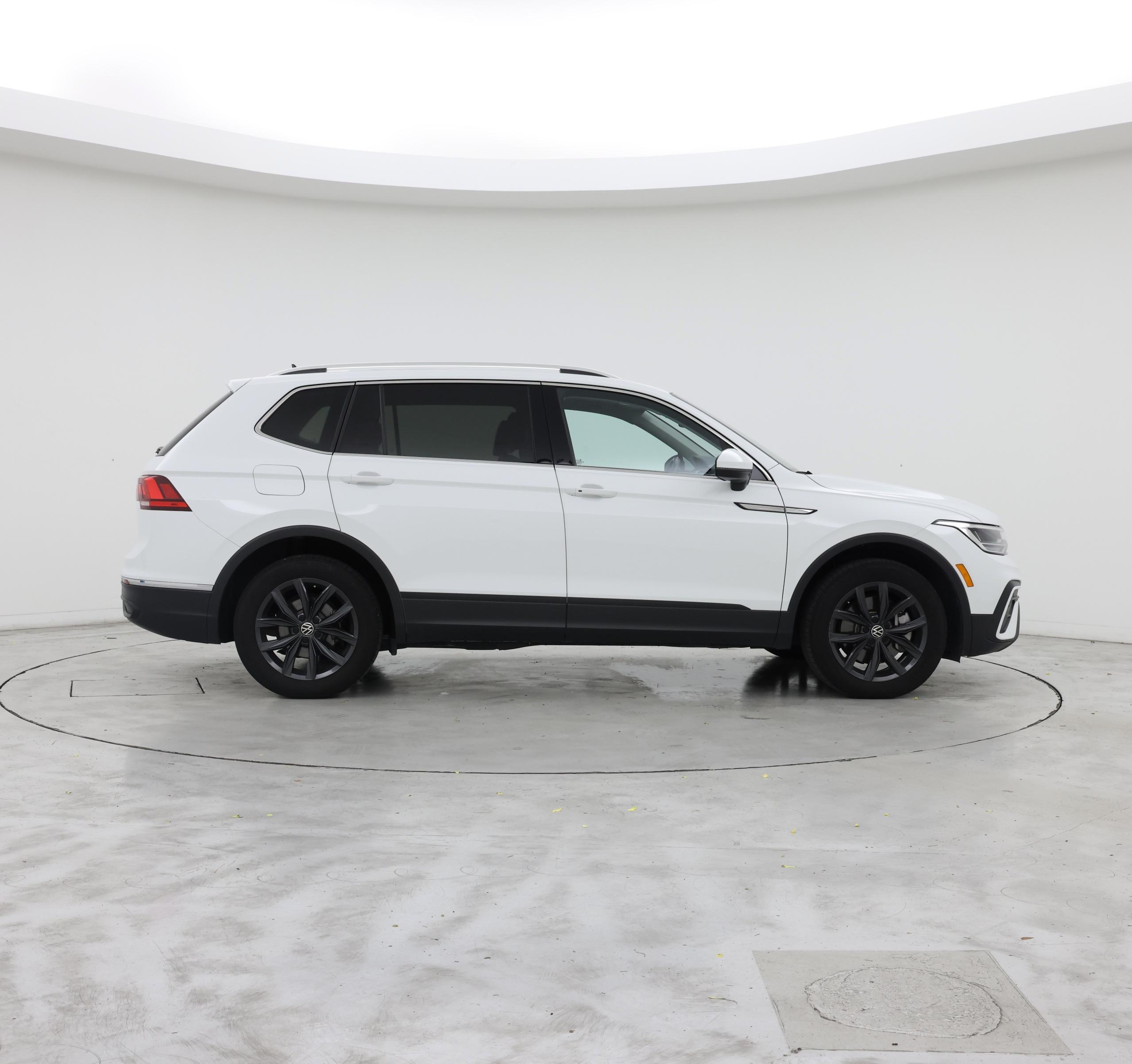 Thumbnail: 2024 Volkswagen Tiguan - 7