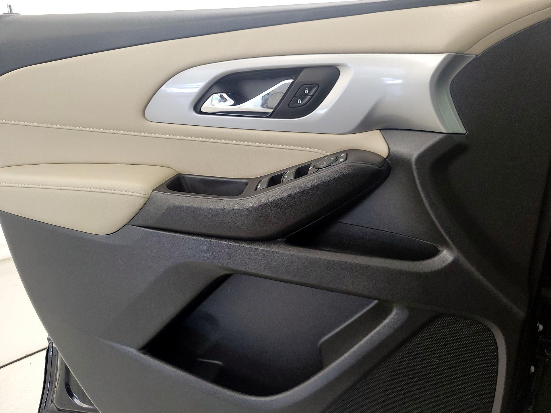 Thumbnail: 2022 Chevrolet Traverse - 12
