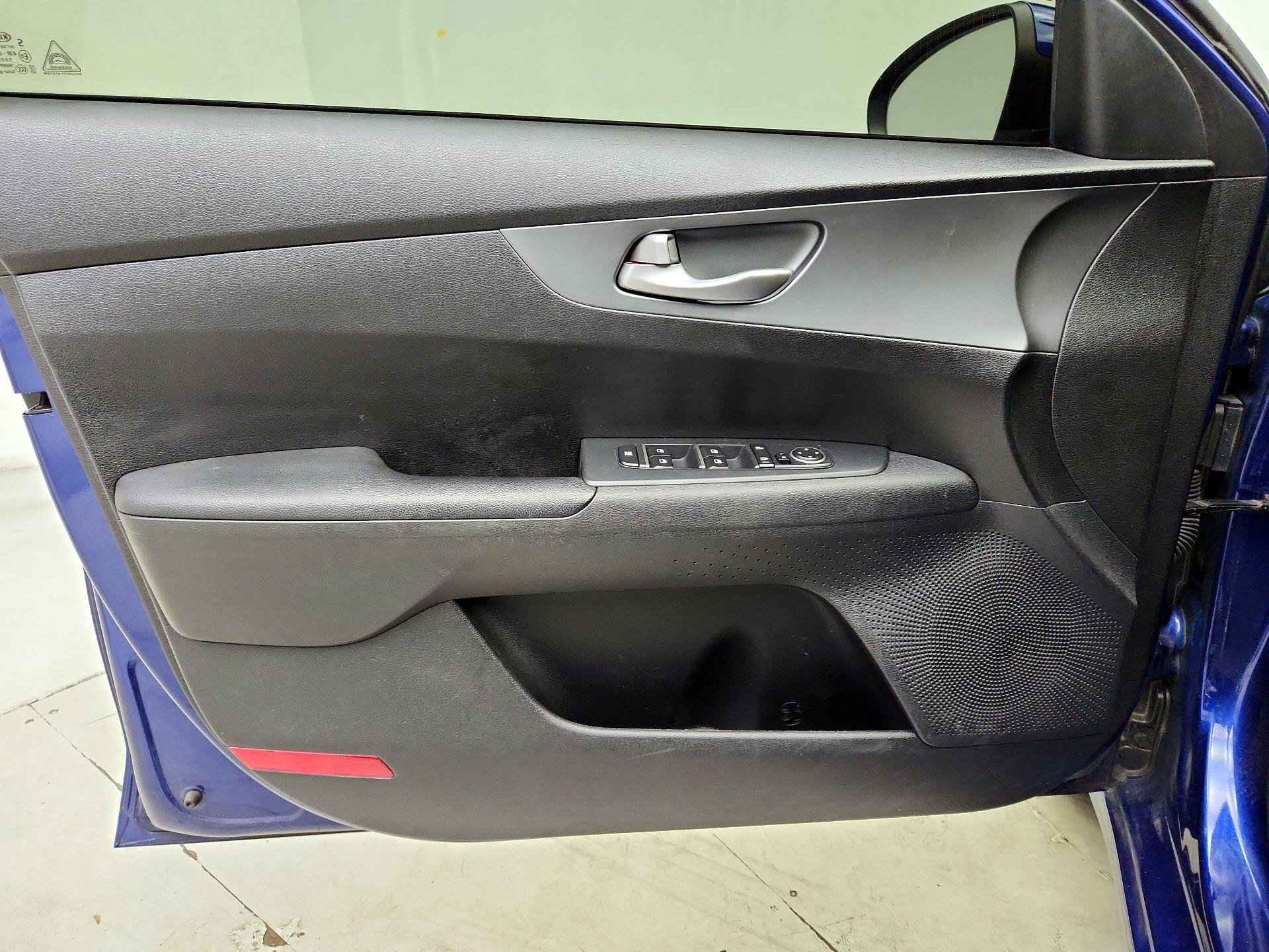 Thumbnail: 2020 Kia Forte - 12