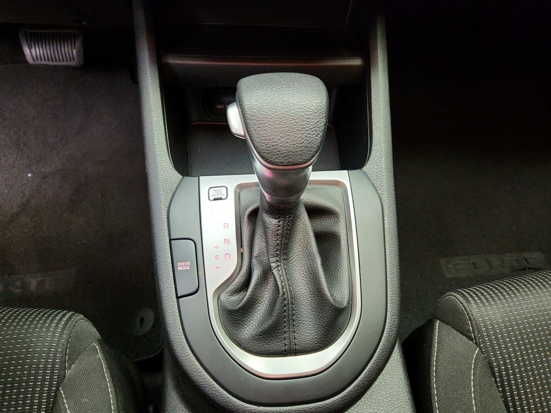 Thumbnail: 2020 Kia Forte - 17