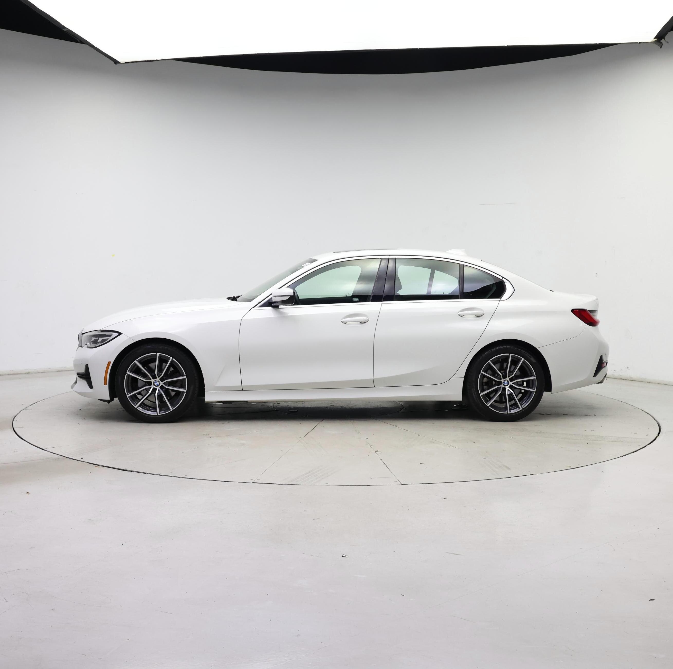 Thumbnail: 2021 BMW 3 Series - 3