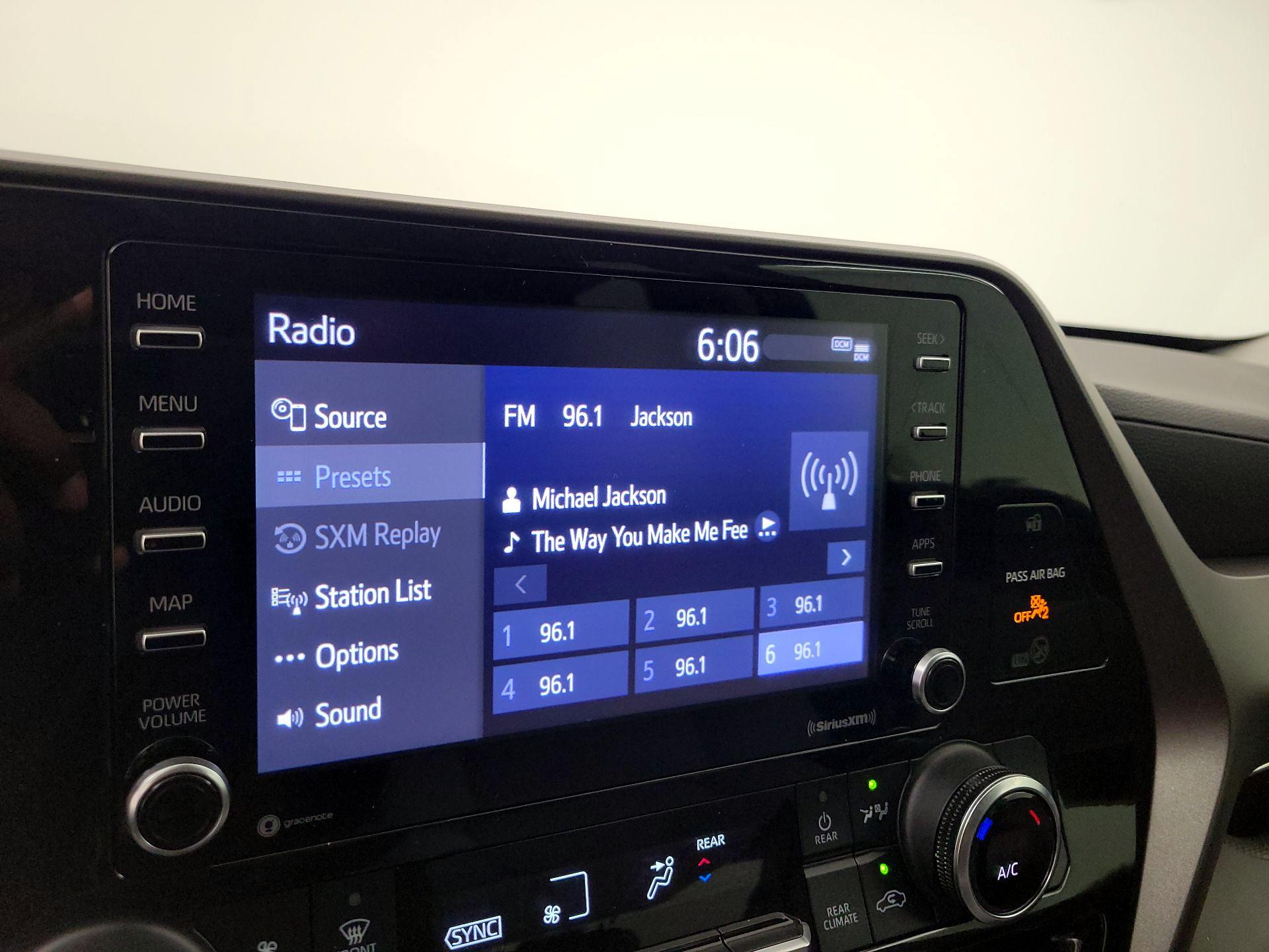 Thumbnail: 2022 Toyota Highlander - 15