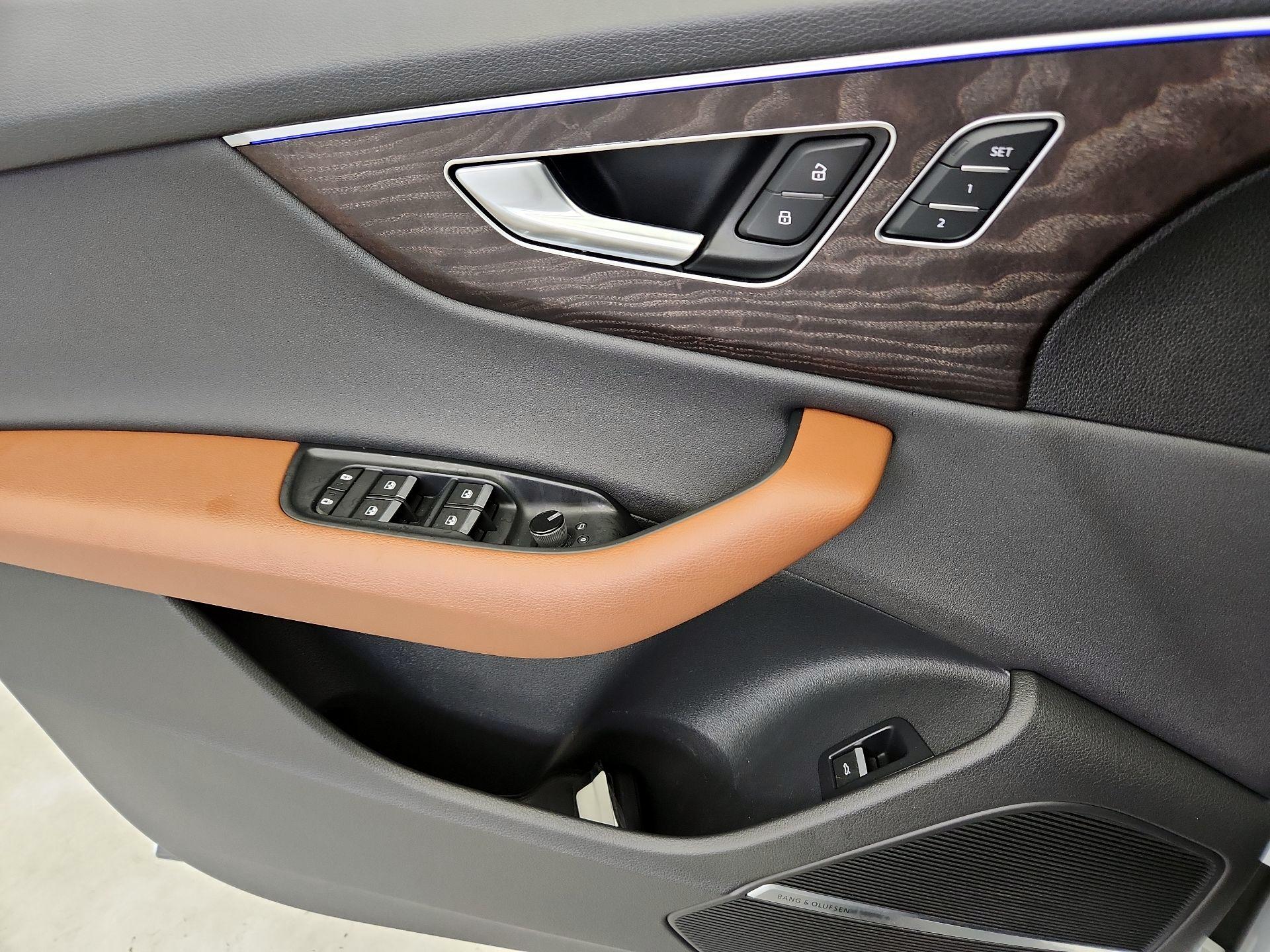 Thumbnail: 2021 Audi Q8 - 12