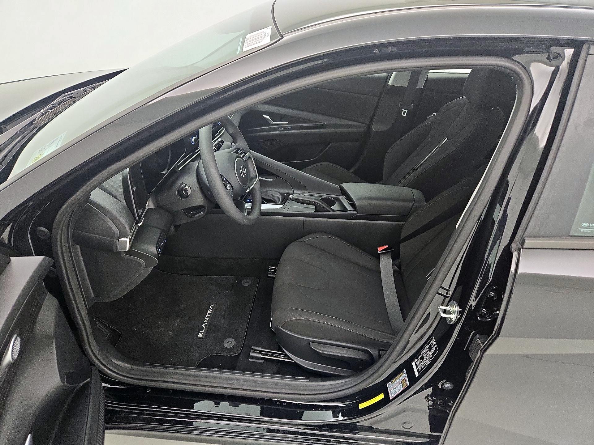 Thumbnail: 2023 Hyundai Elantra - 11