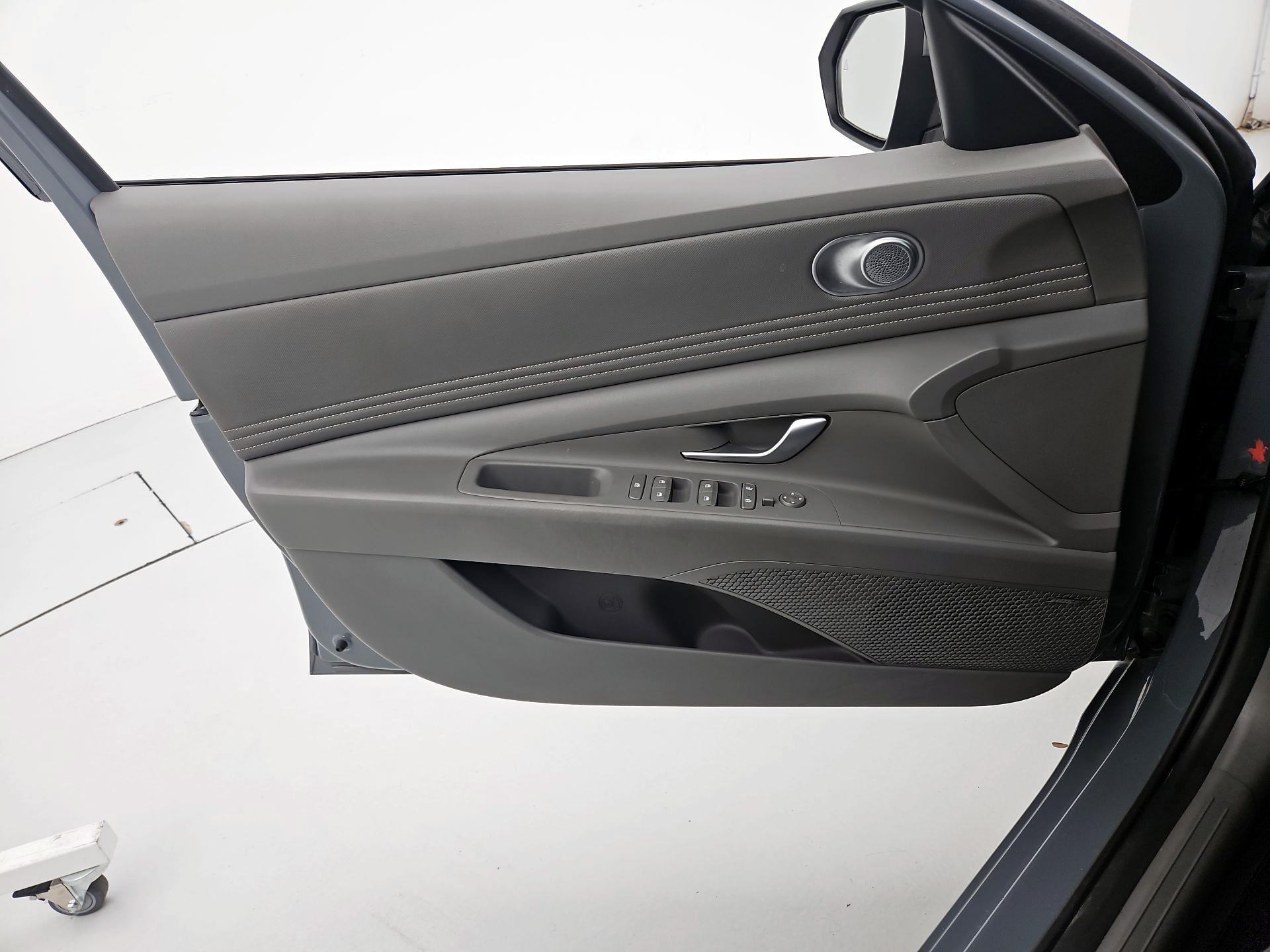 Thumbnail: 2022 Hyundai Elantra - 12