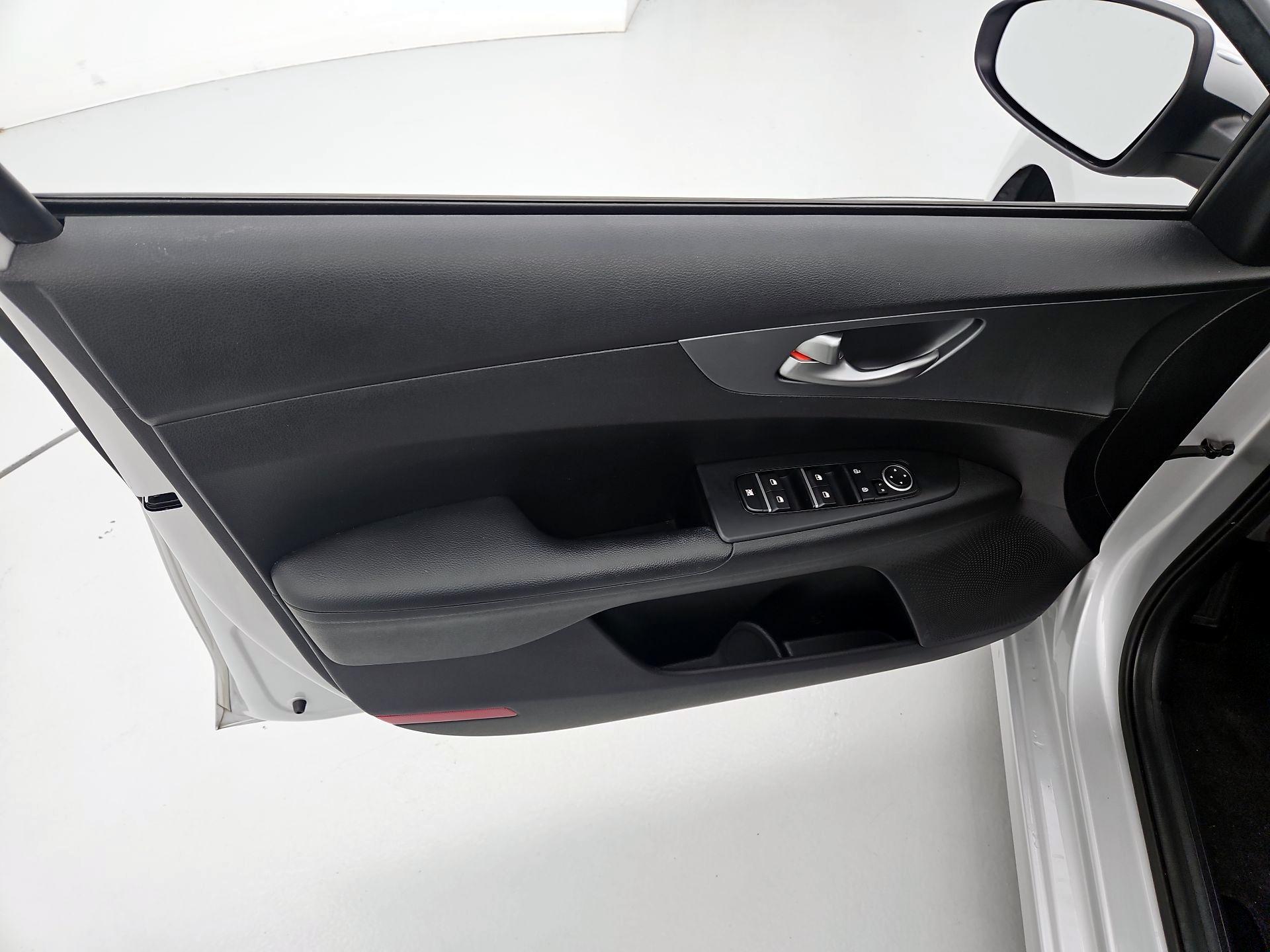 Thumbnail: 2021 Kia Forte - 12