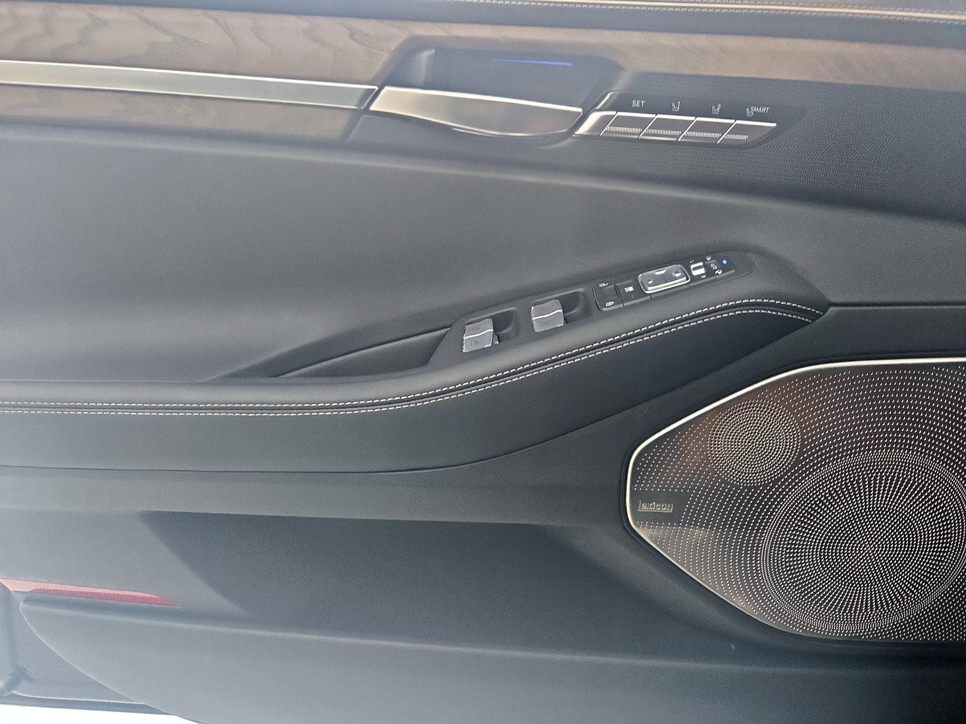 Thumbnail: 2022 Genesis G90 - 12