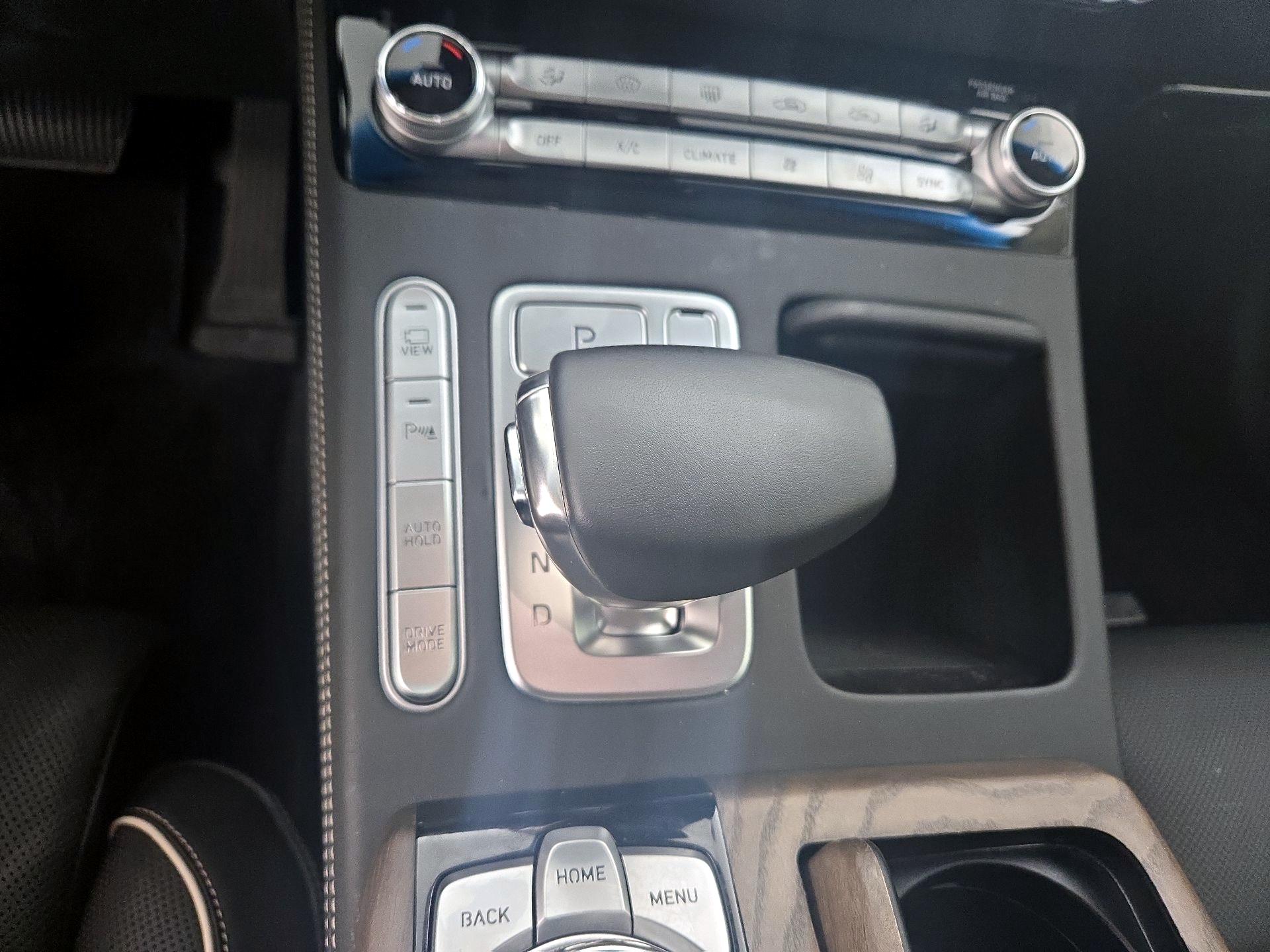 Thumbnail: 2022 Genesis G90 - 18