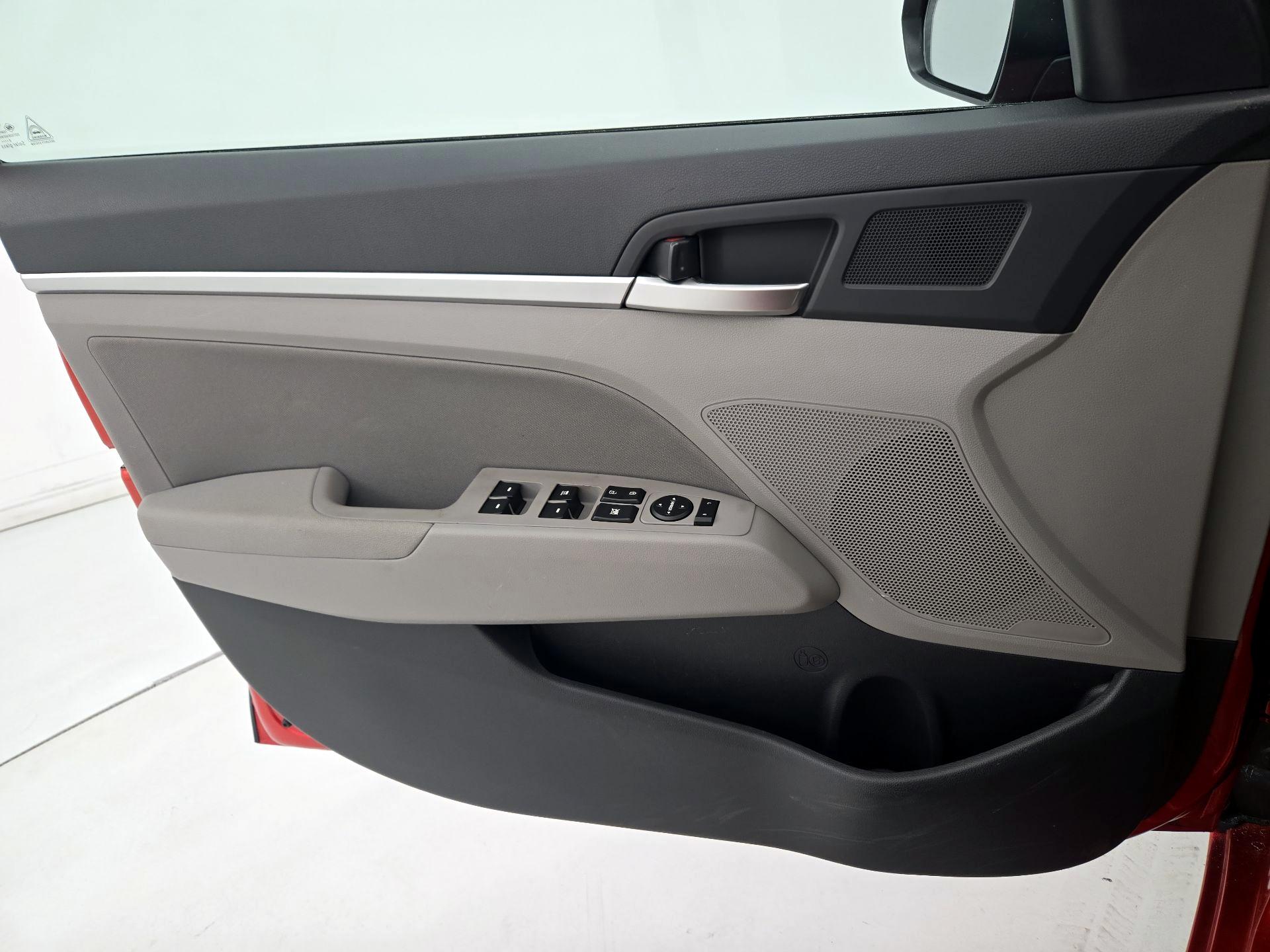 Thumbnail: 2020 Hyundai Elantra - 12