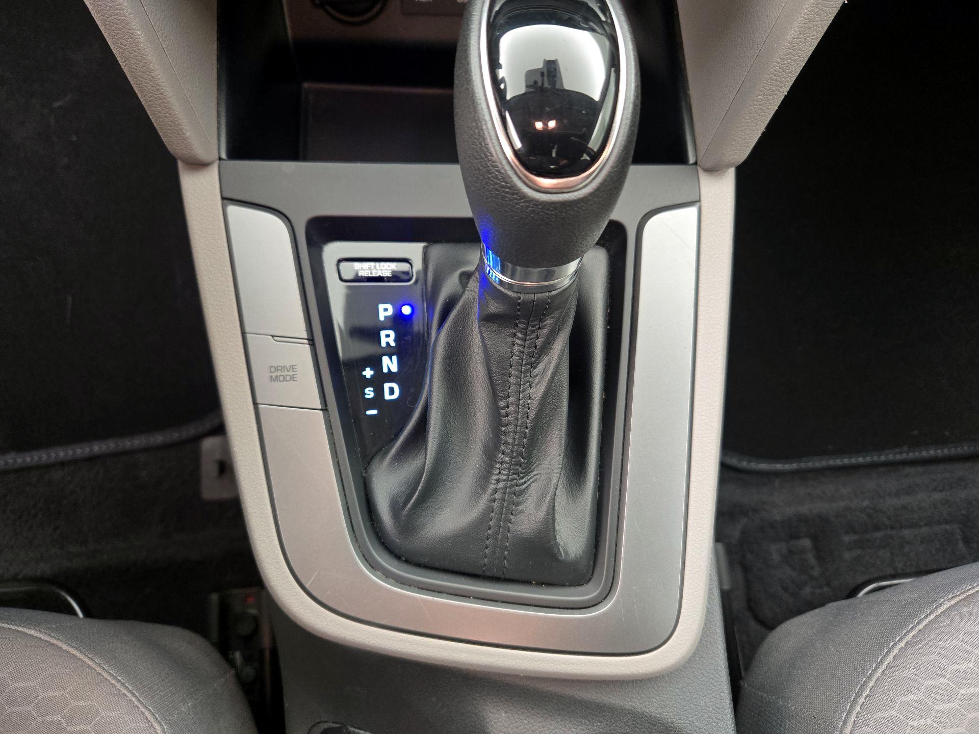 Thumbnail: 2020 Hyundai Elantra - 17