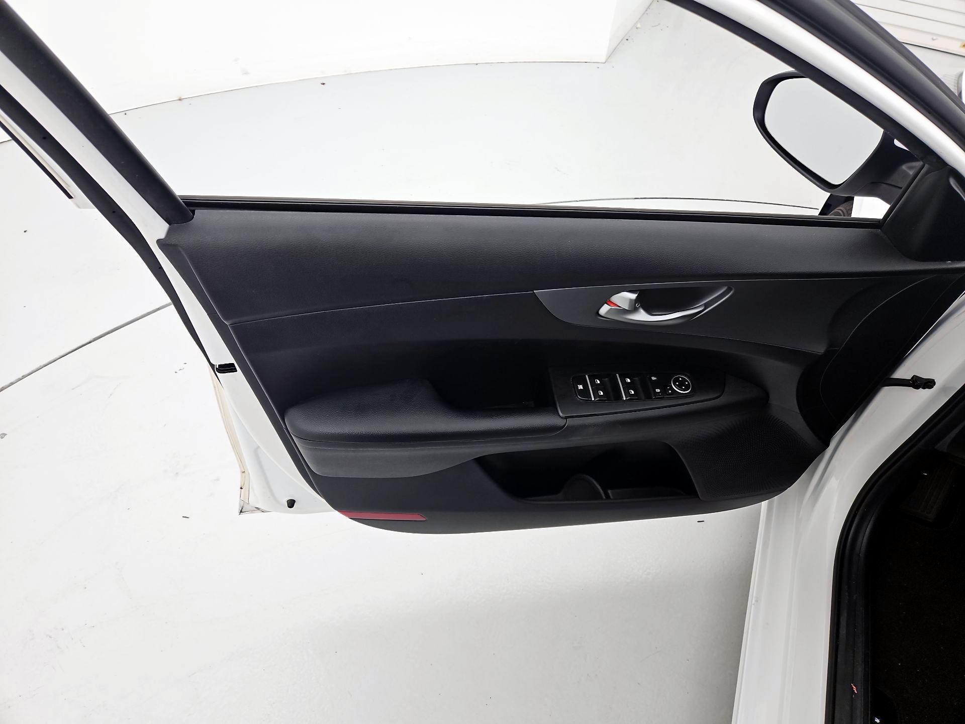 Thumbnail: 2021 Kia Forte - 12
